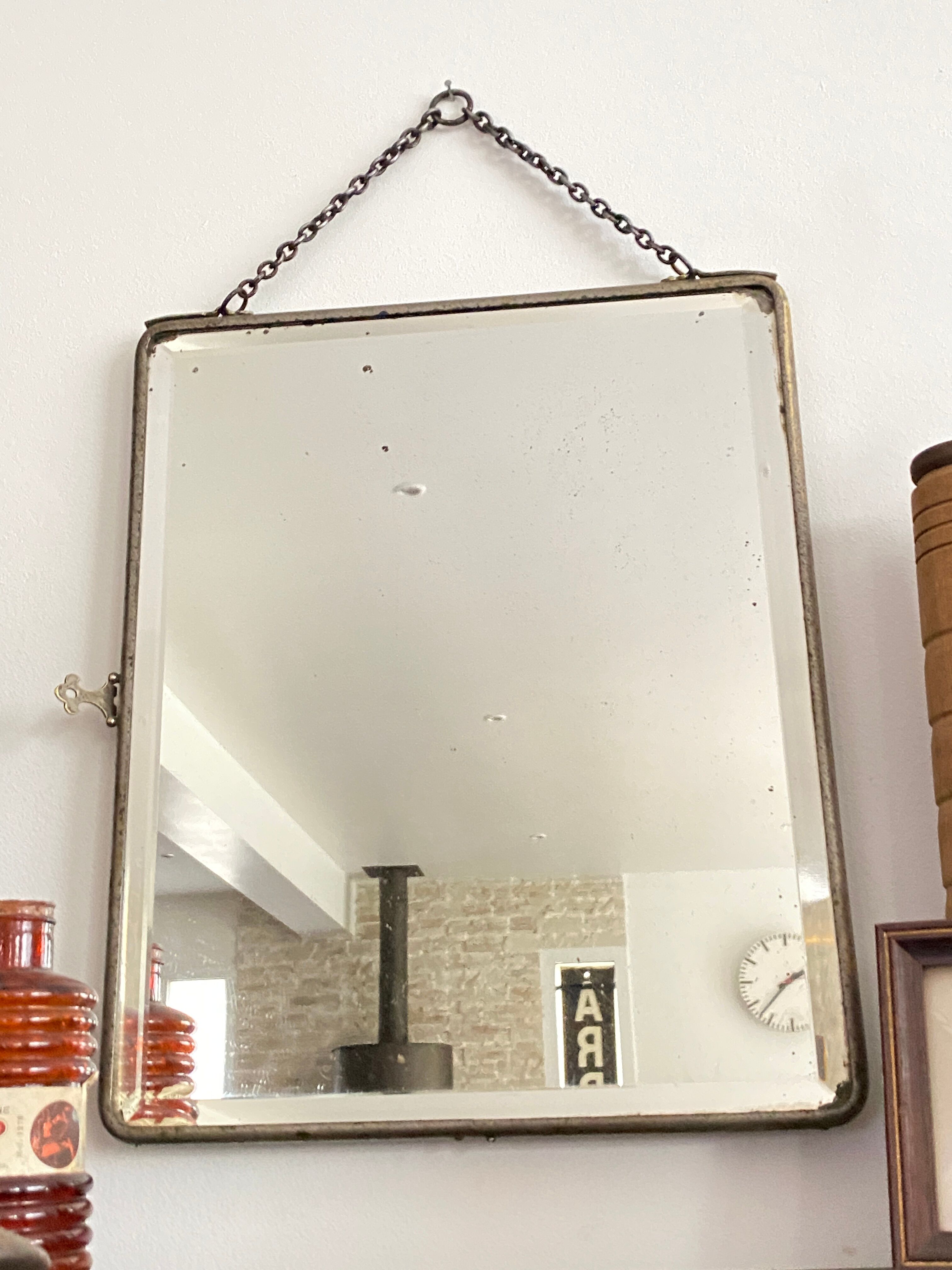Barber mirror with chain 33 x 28 cm