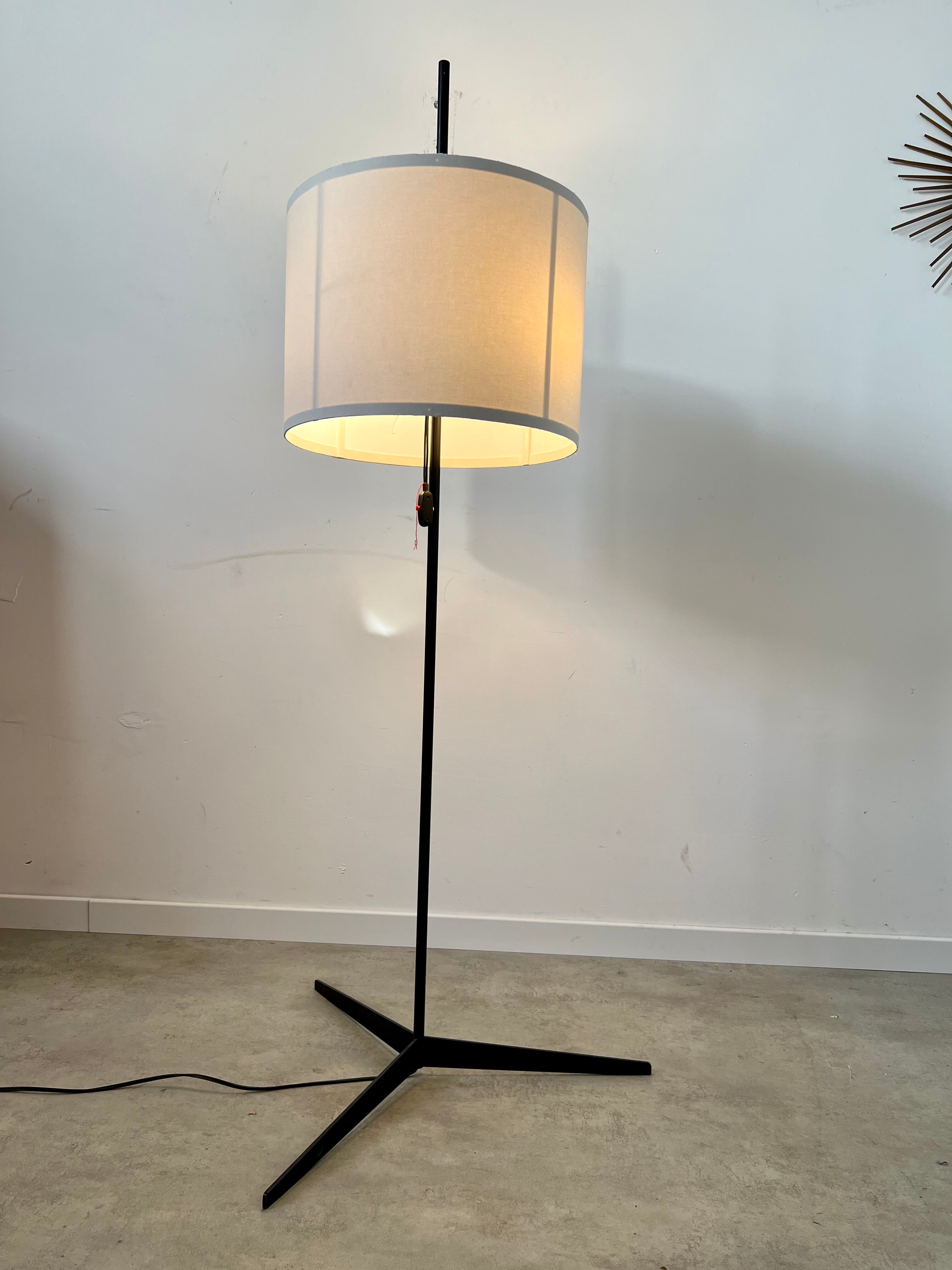 Old design floor lamp from the 50s in metal vintage adjustable lampshade