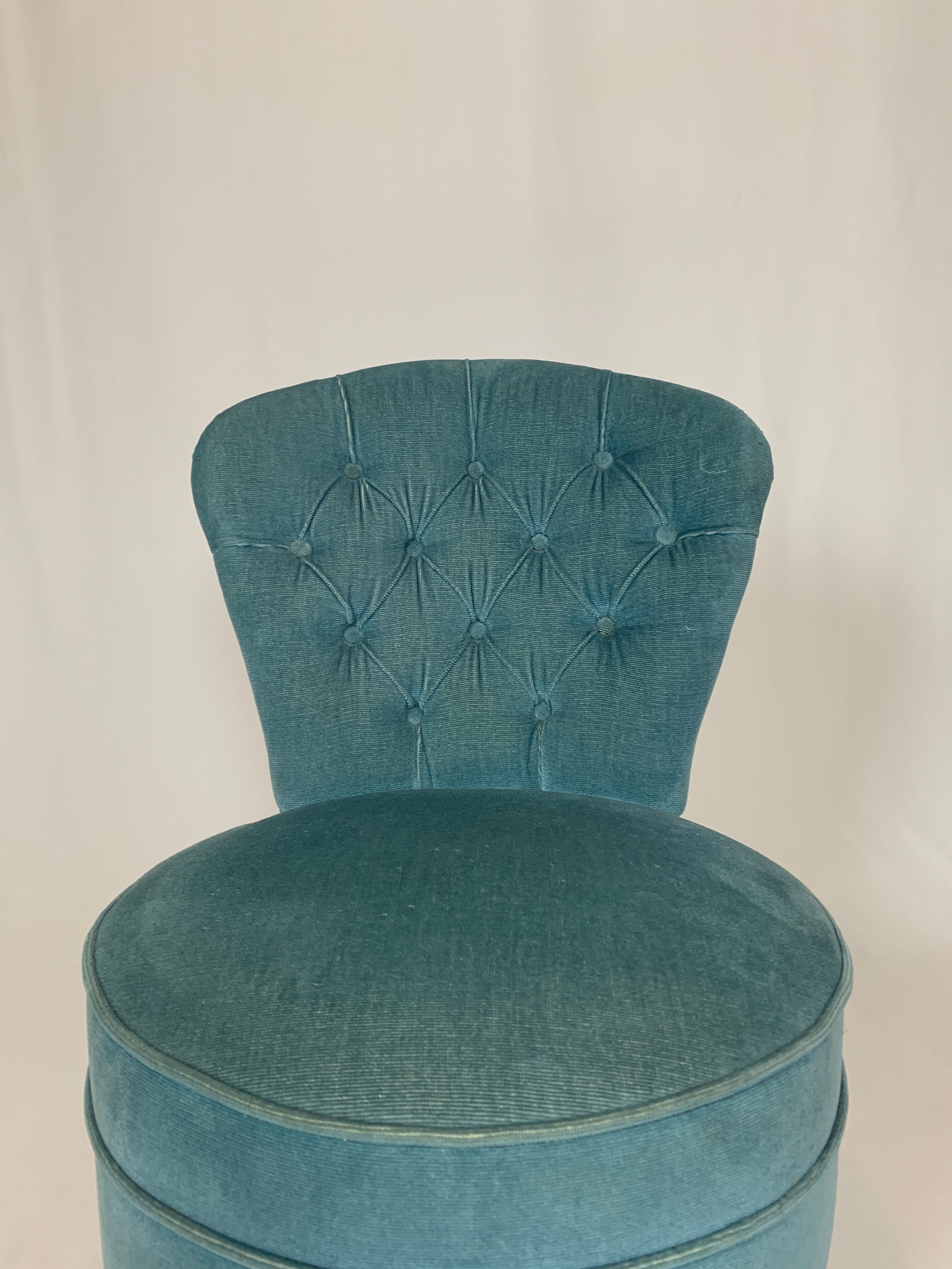 Blue velvet toad armchair