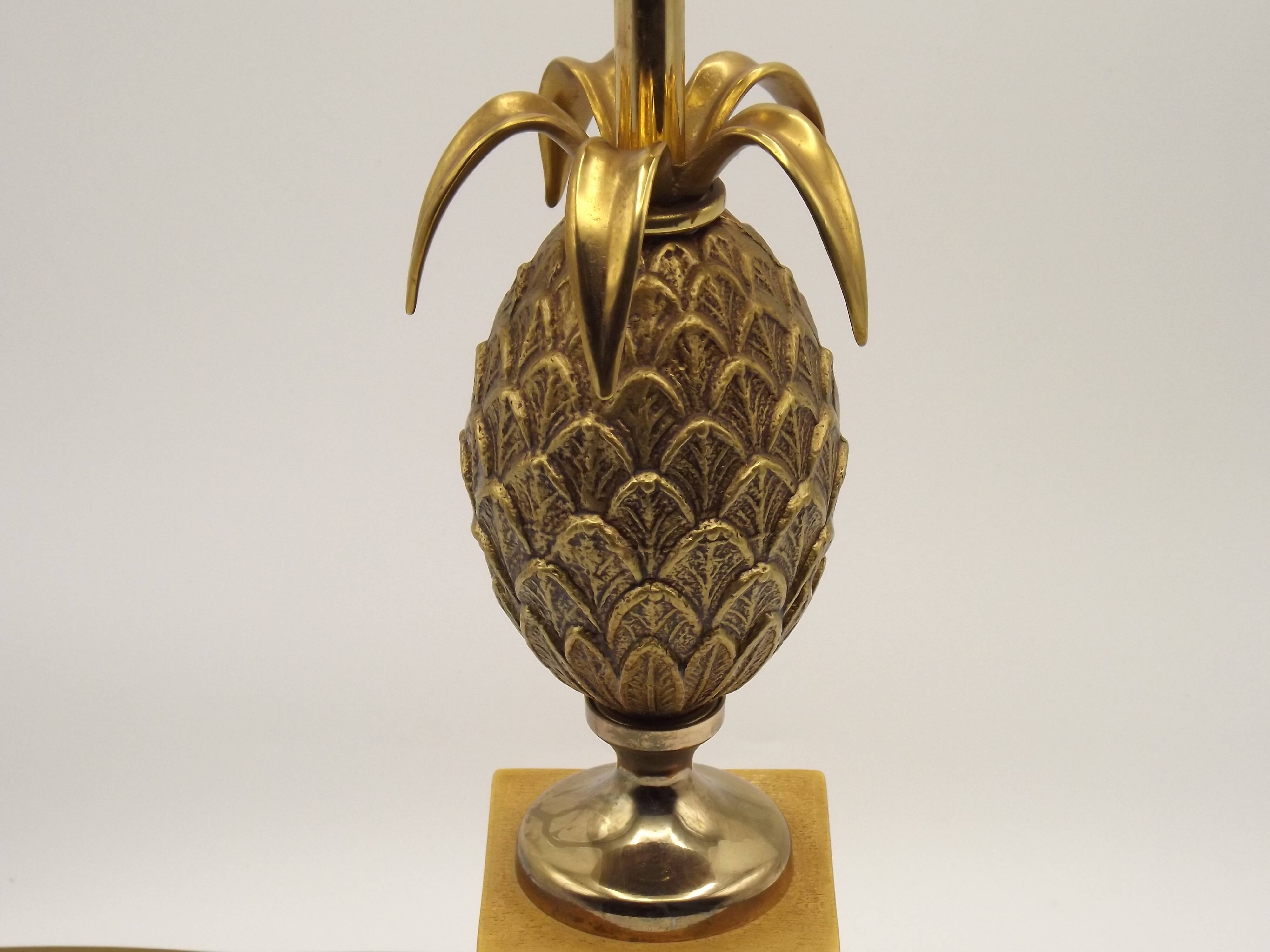 Vintage French floor lamp from the 1970s in brass and metal, Maison Jansen style.