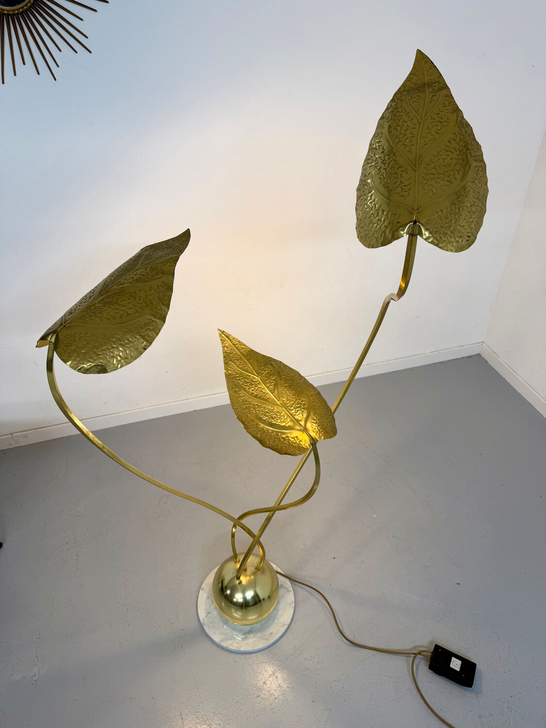 Rhubarb leaf floor lamp brass design Tomaso Barbi Italy an70