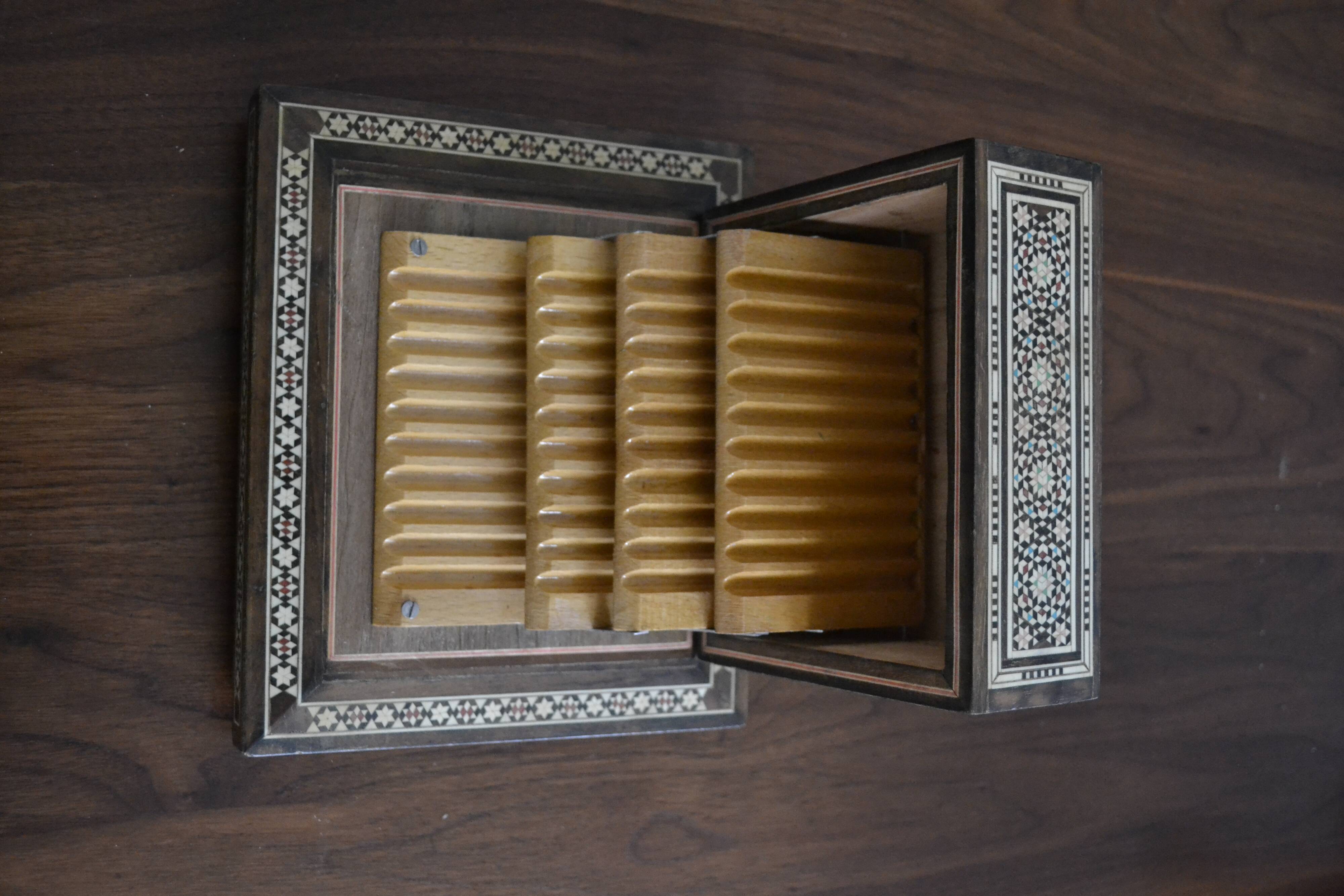 Cigarette box, musical in marquetry