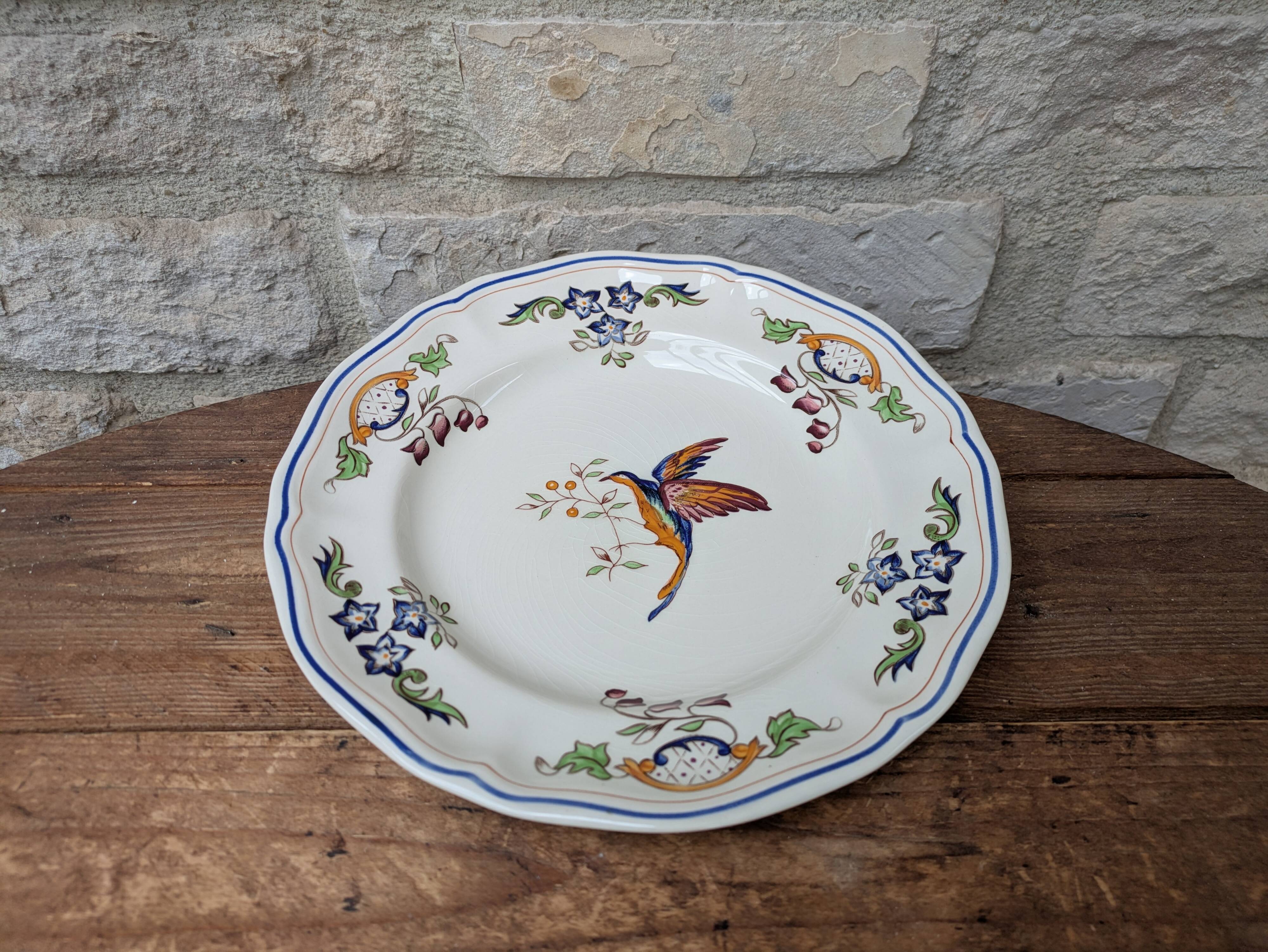Vintage Longchamp plate handmade with bird and flower decoration, 25.5cm.
