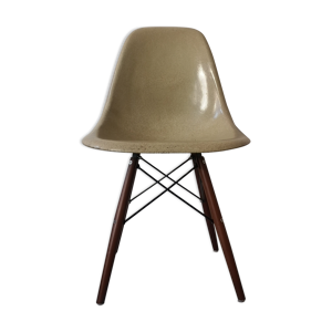 chaise en fibre de verre