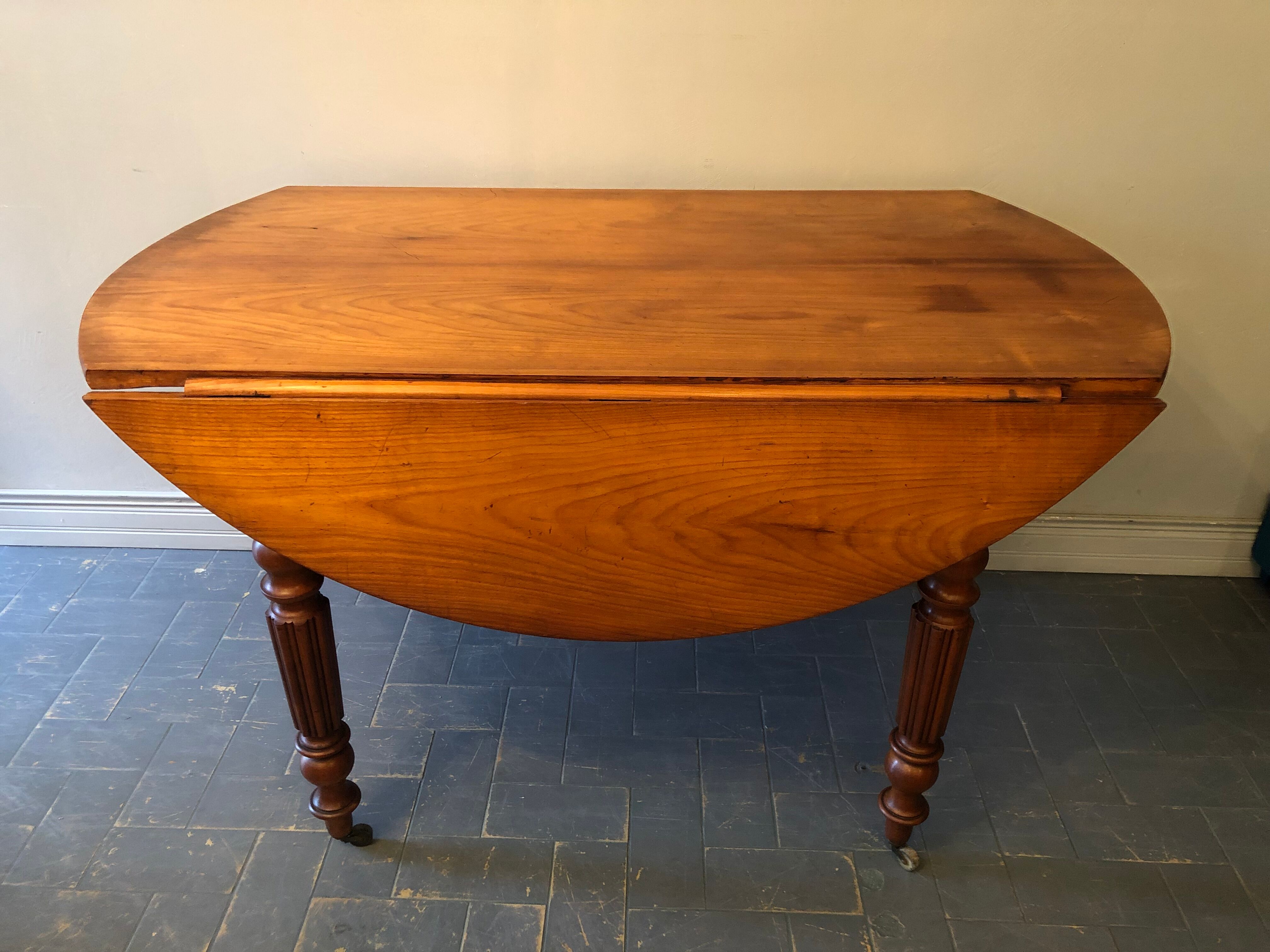 Round table with antique flaps