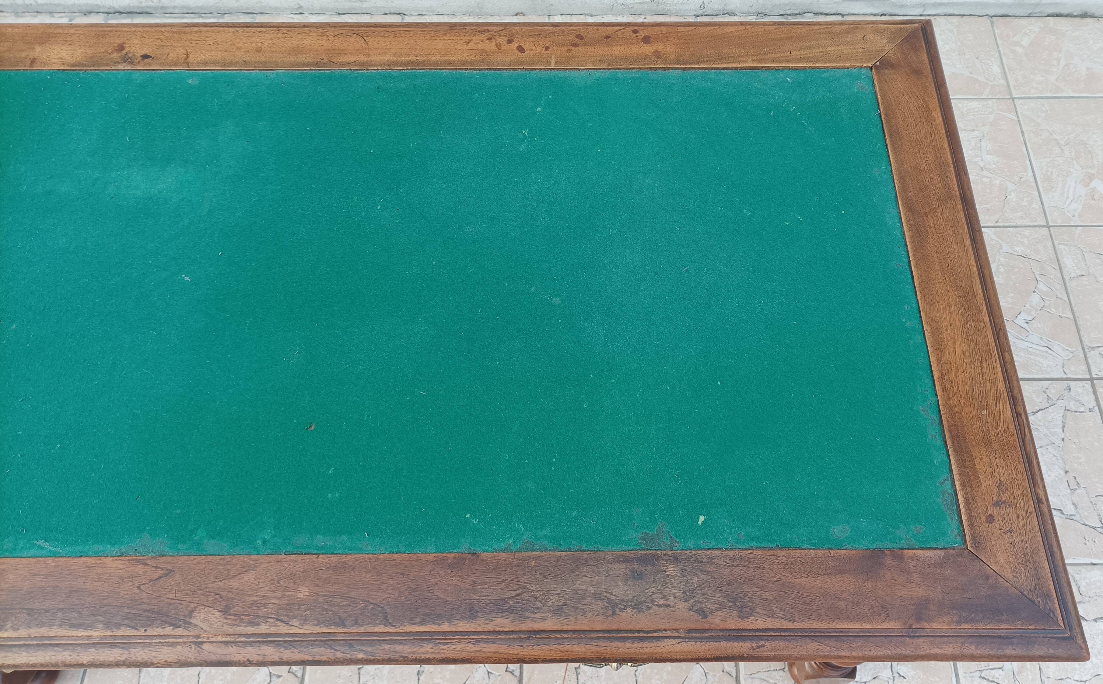 Bureau Louis XIII en noyer