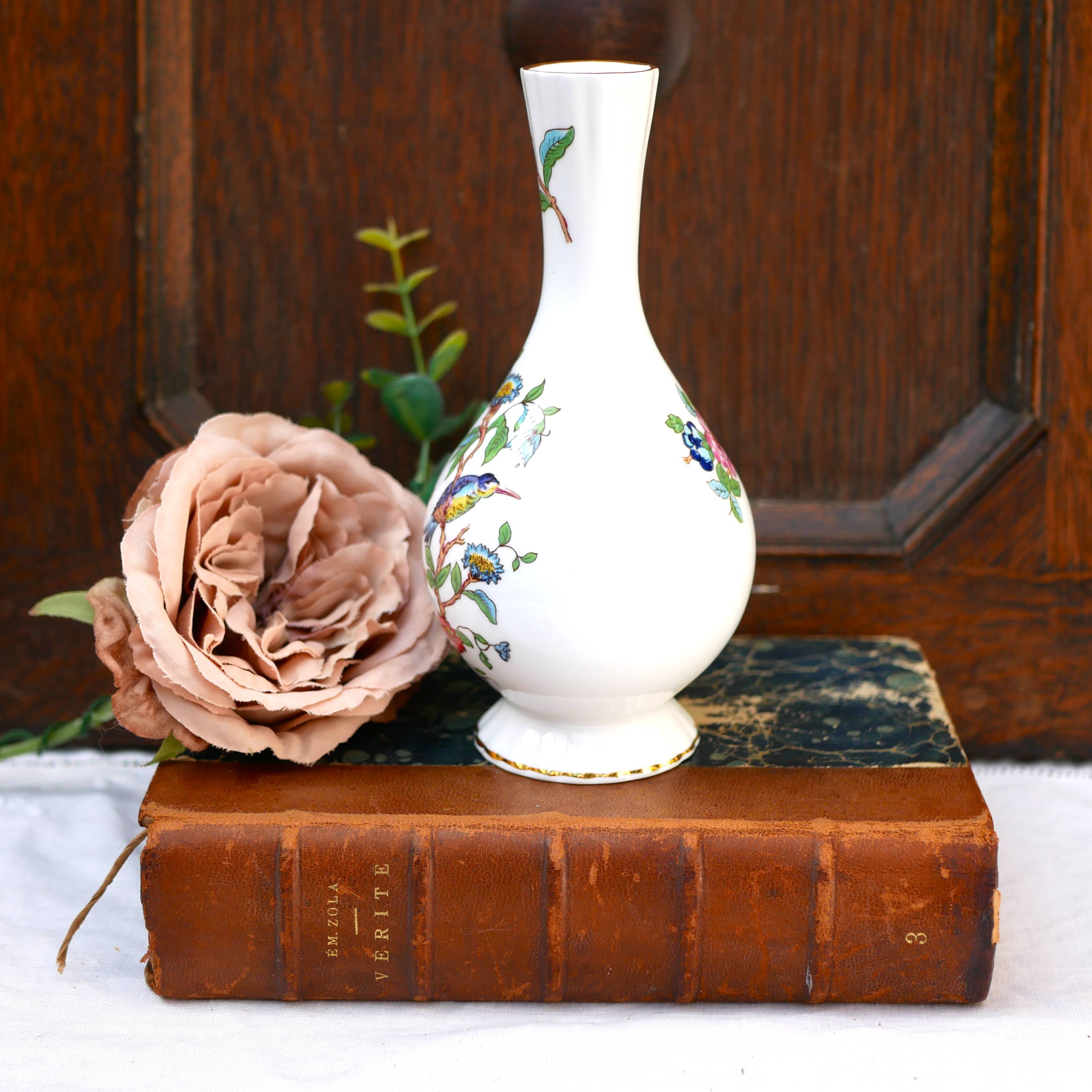 Single flower vase in the Pembroke design by Aynsley