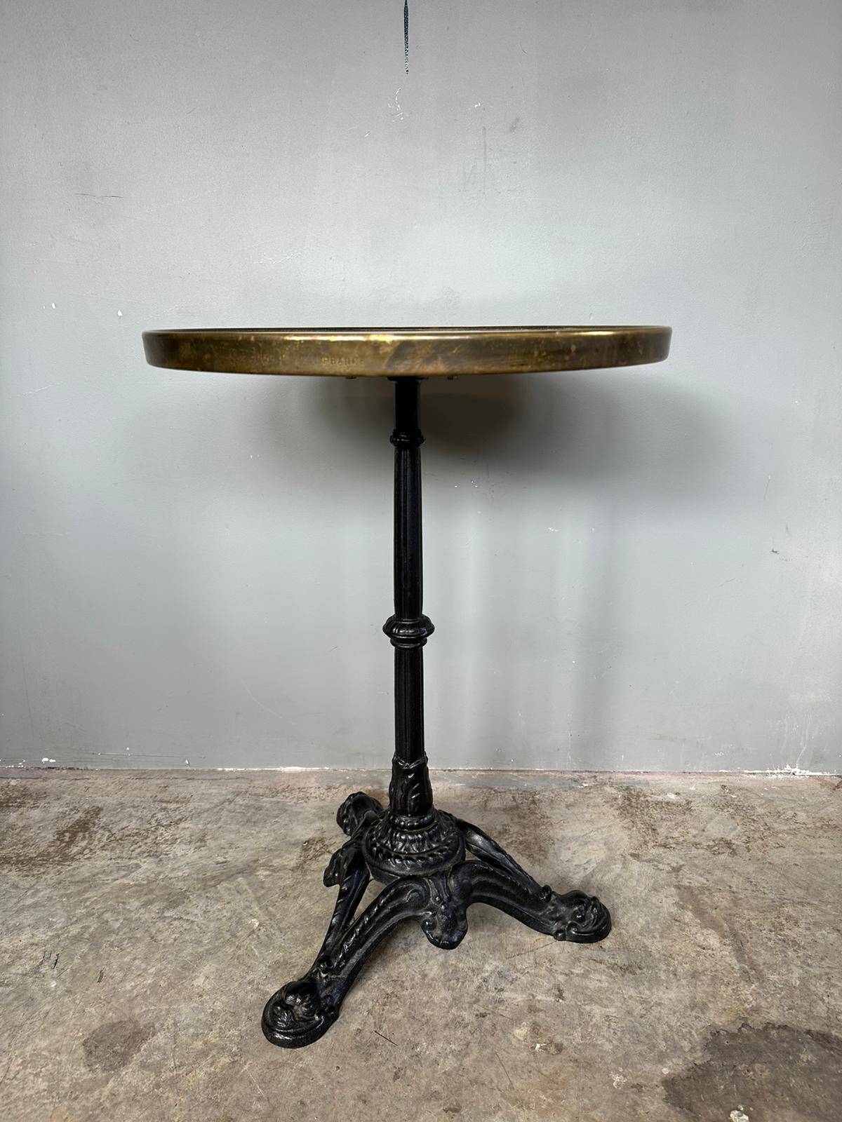 Godin Parisian bistro table in cast iron and marble top