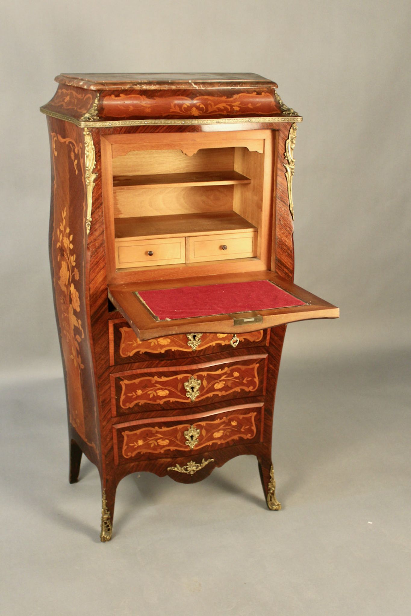 Secrétaire de dame marqueté galbé de style Louis XV