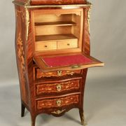Secrétaire de dame marqueté galbé de style Louis XV