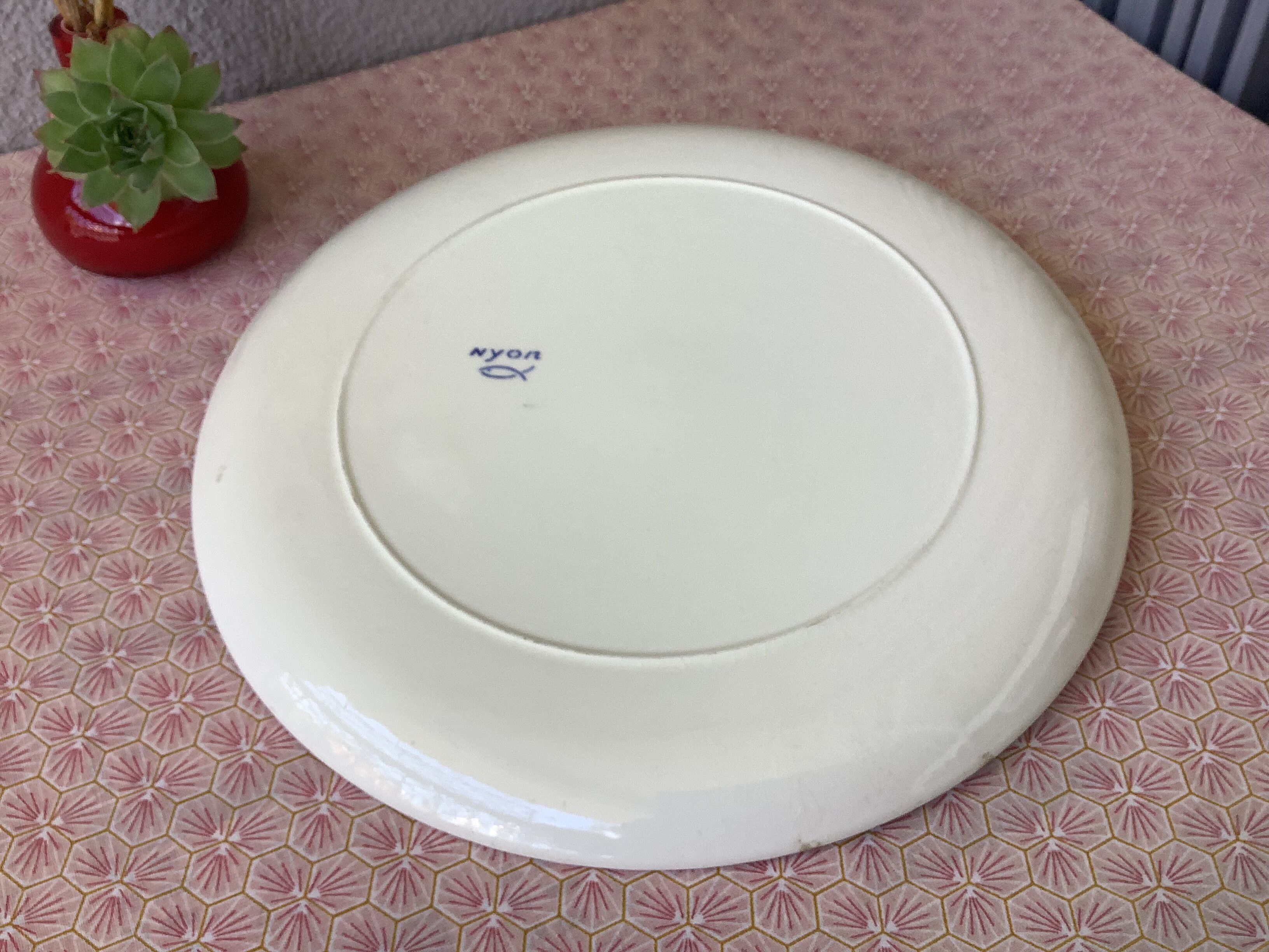 Art Deco earthenware serving dish from Nyon (Switzerland)