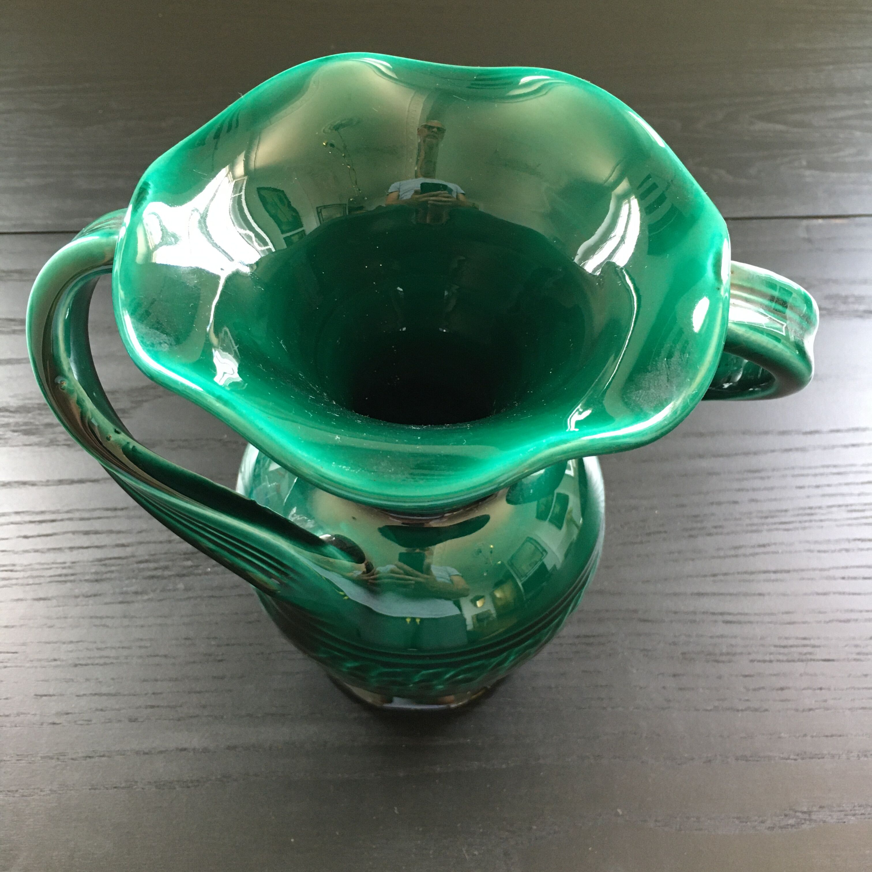 Emerald vase with two handles