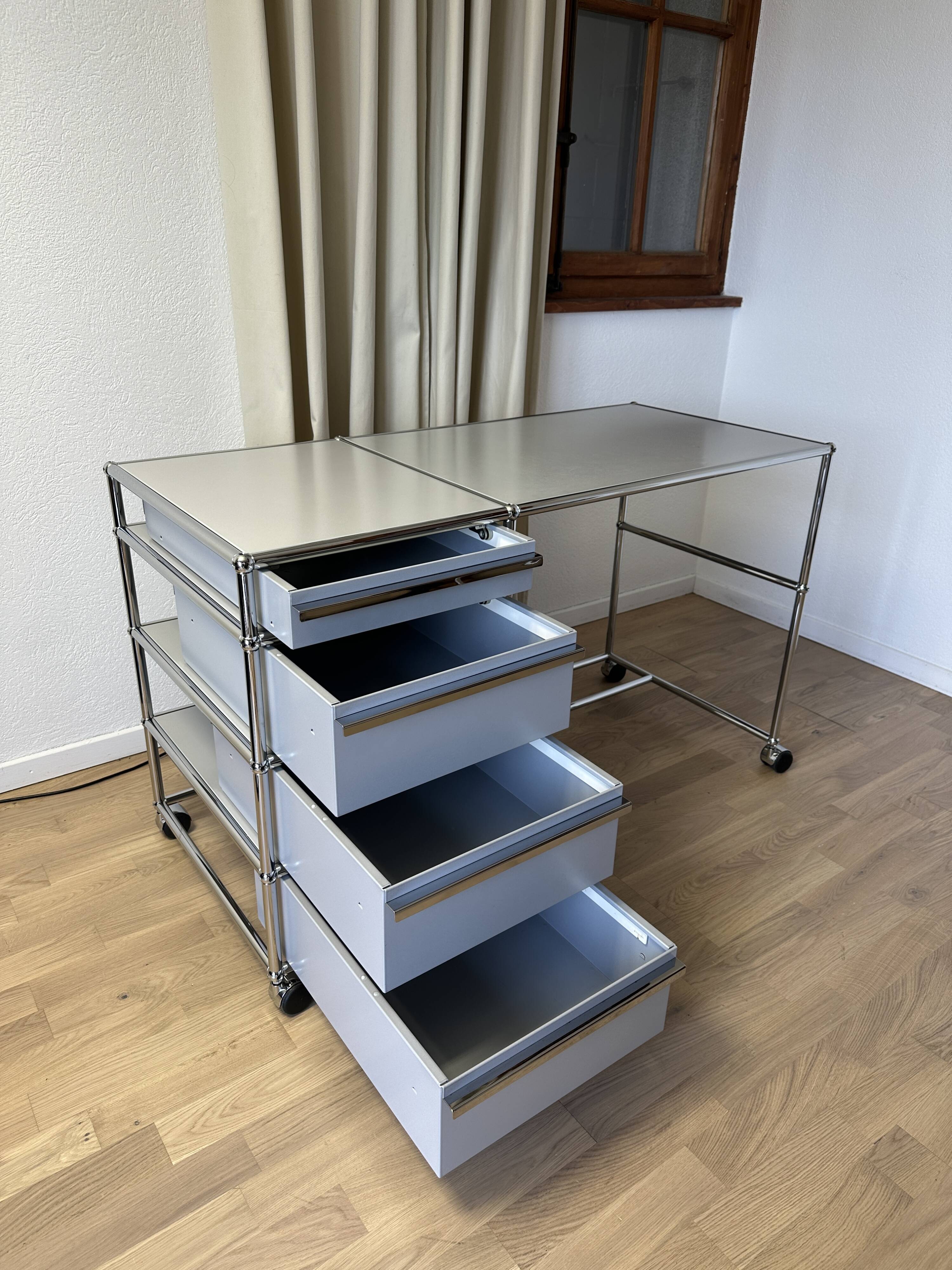 USM Haller desk in matte silver