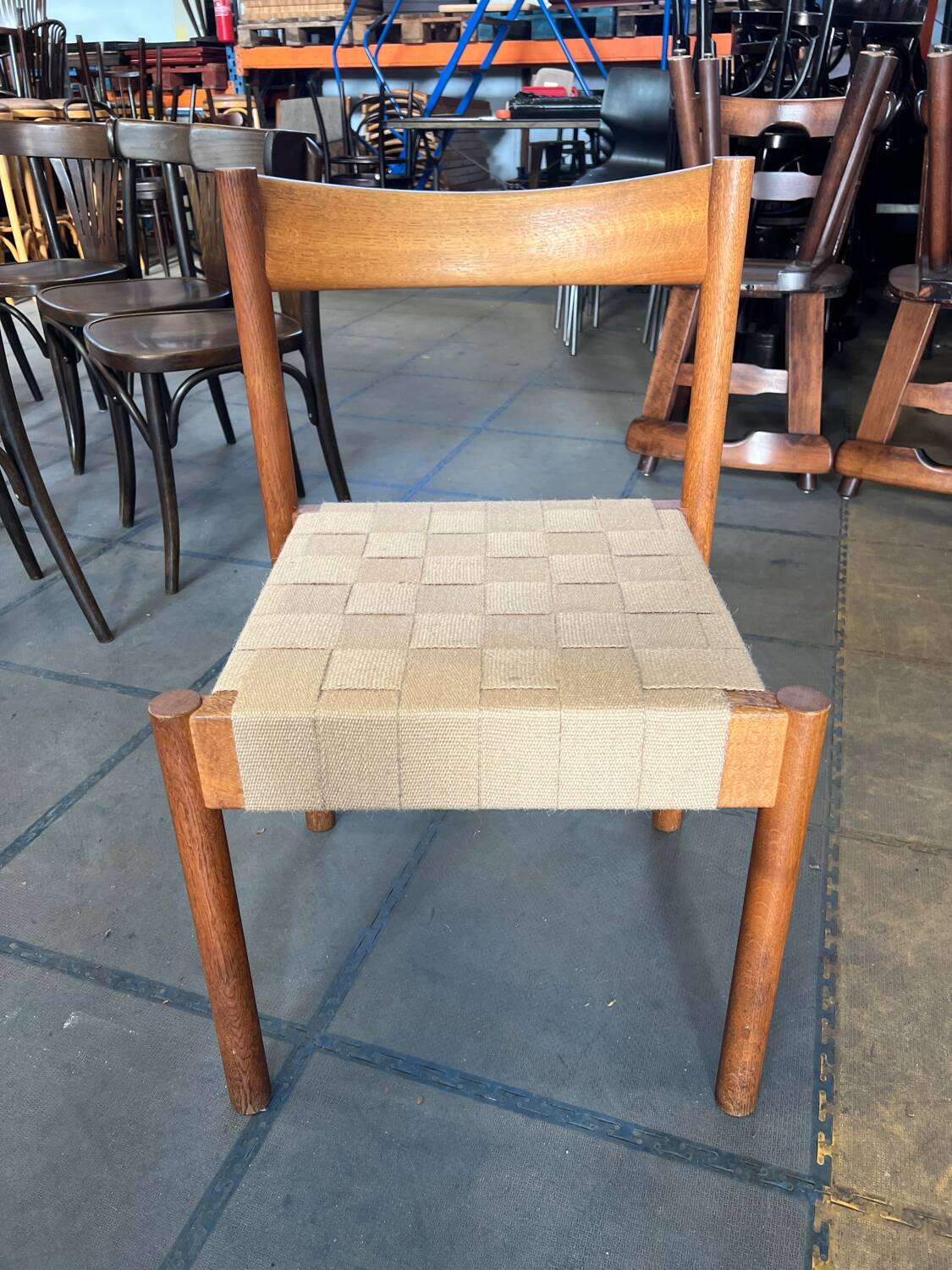 Minimalist chair