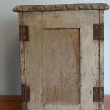 18th century showcase has three mobile windows