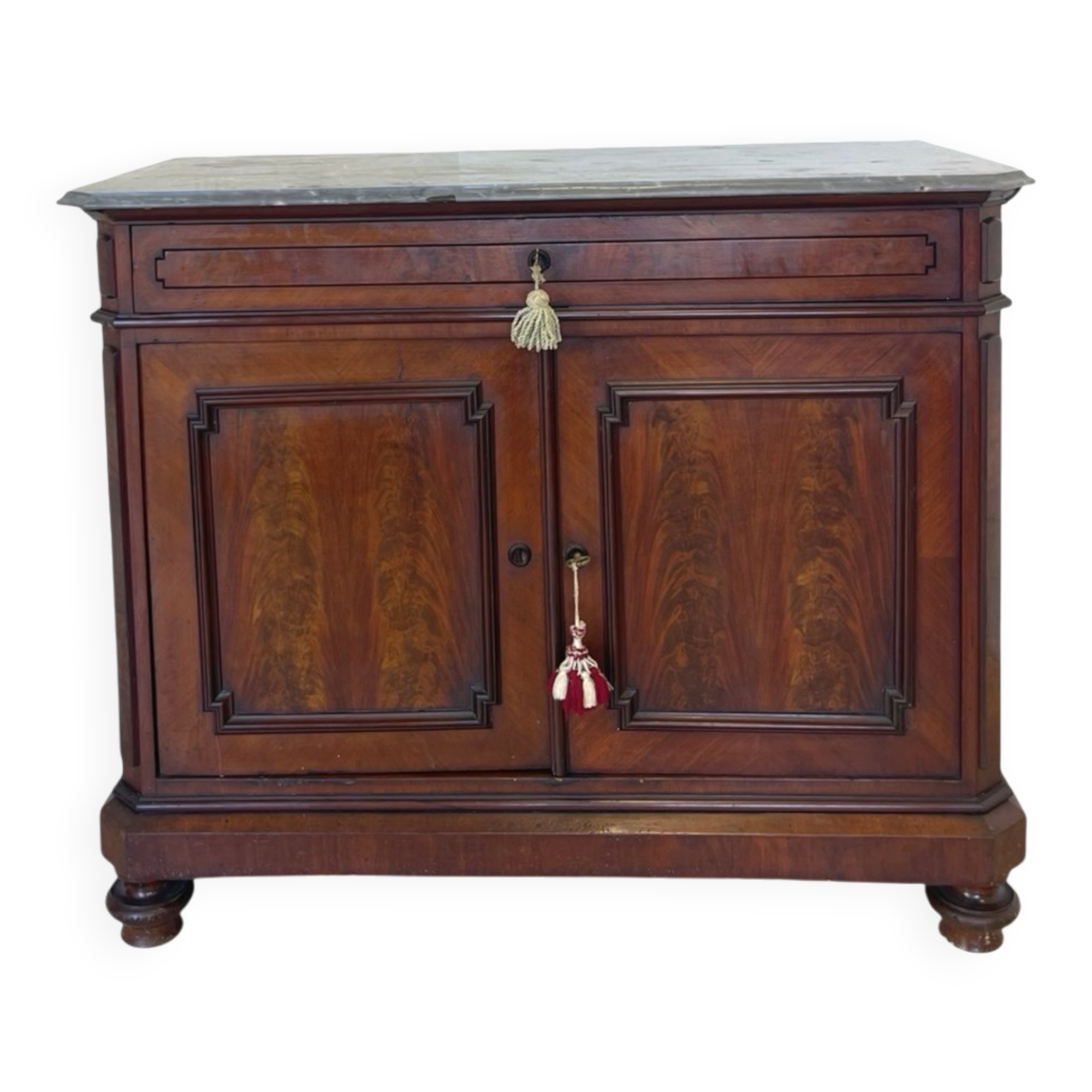 Commode Umbertino en acajou et noyer, 19e siècle.