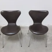 Set of 4 'Series 7' chairs in leather by Arne Jacobsen for Fritz Hansen, 1955