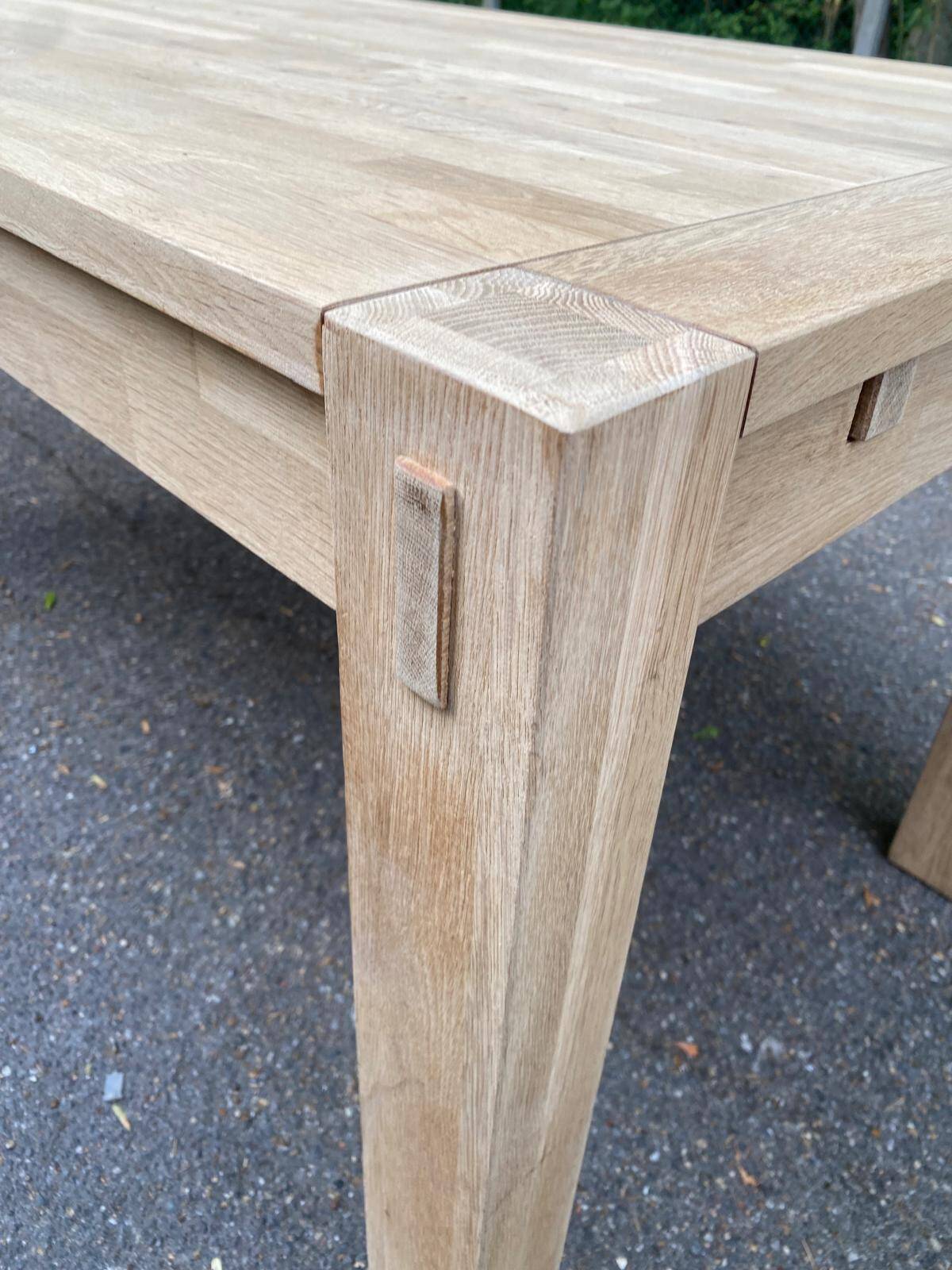 Grande table à manger scandinave extensible en chêne massif décapée 160-240