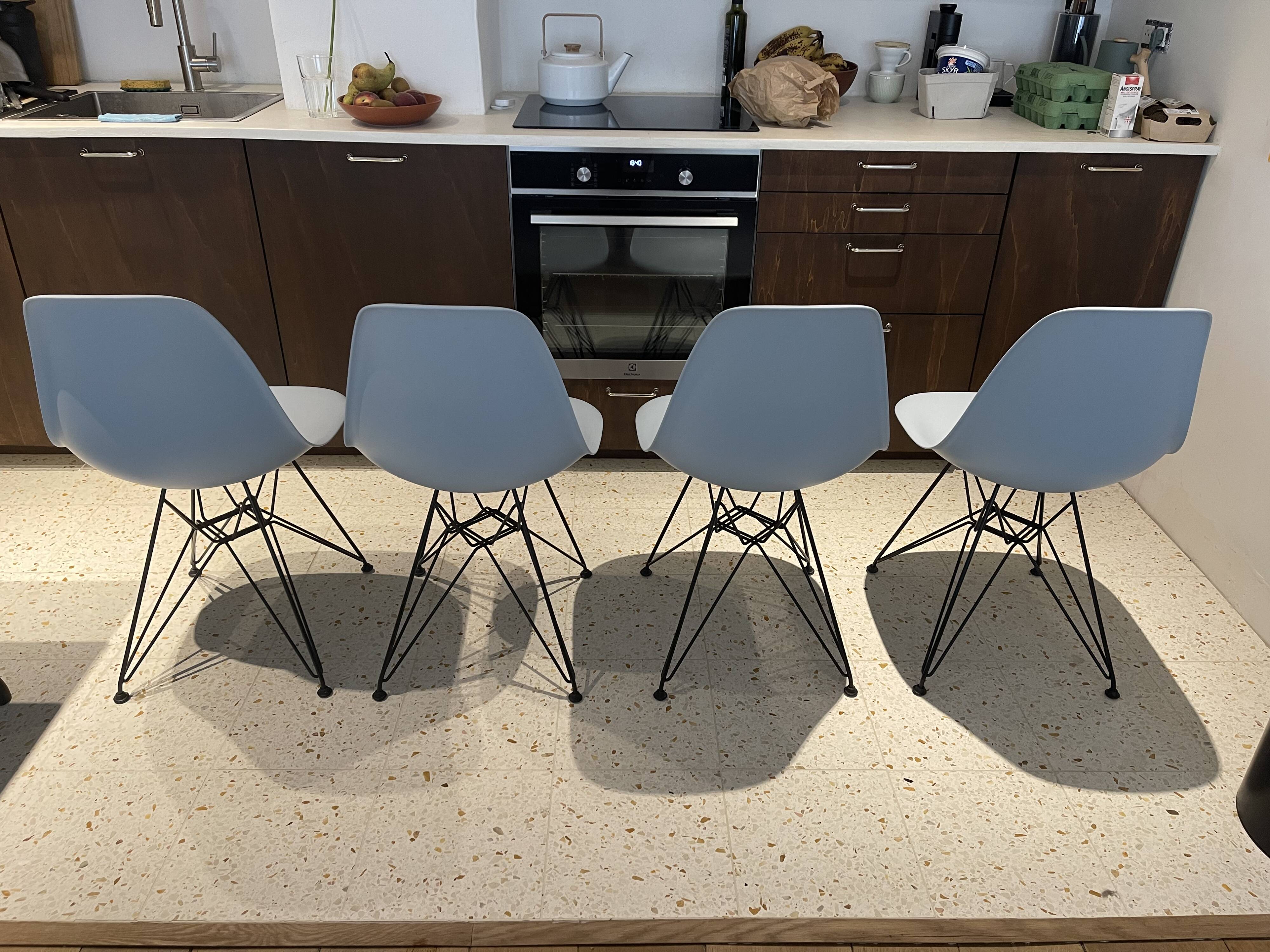 Set of 4 chairs - Eames Plastic Side Chair