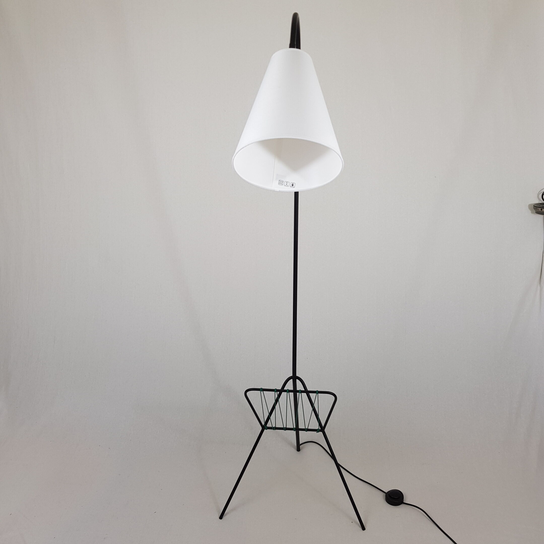 Tripod lamp