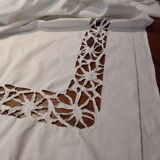 Drap brodé ancien