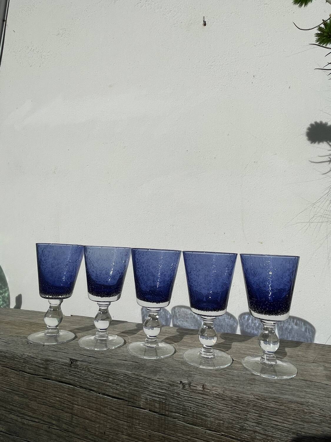 Set of 5 blue bubble stemmed glasses