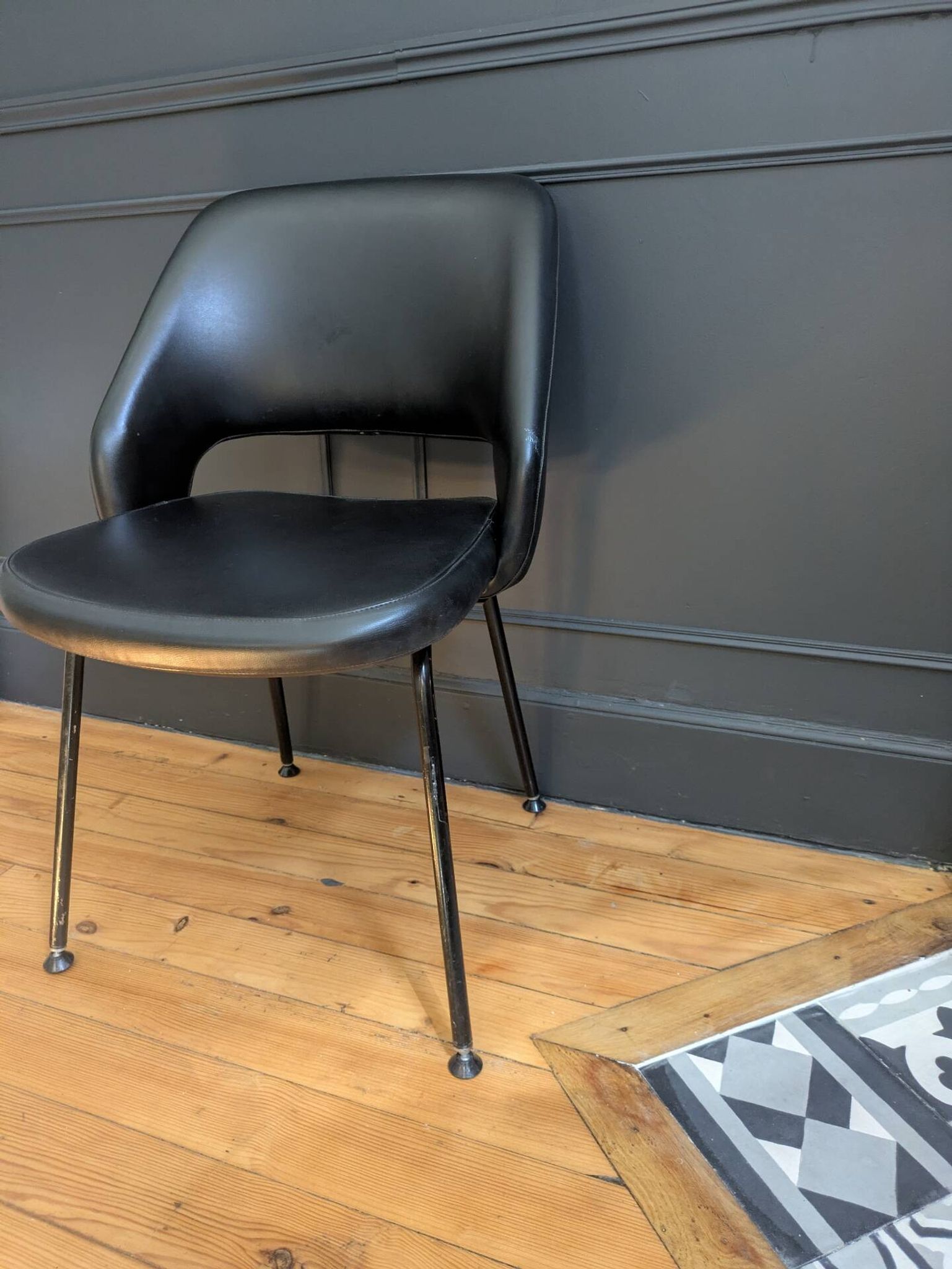 Pair of vintage 1970s armchairs/chairs in Italian Saarinen style.