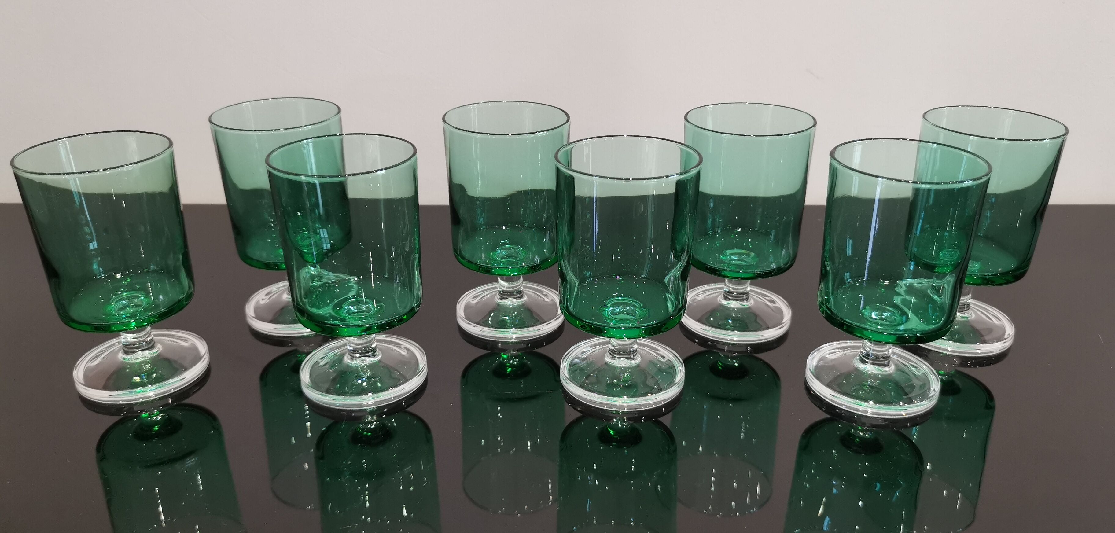 8 Emerald green wine/water glasses on foot model suede luminarc