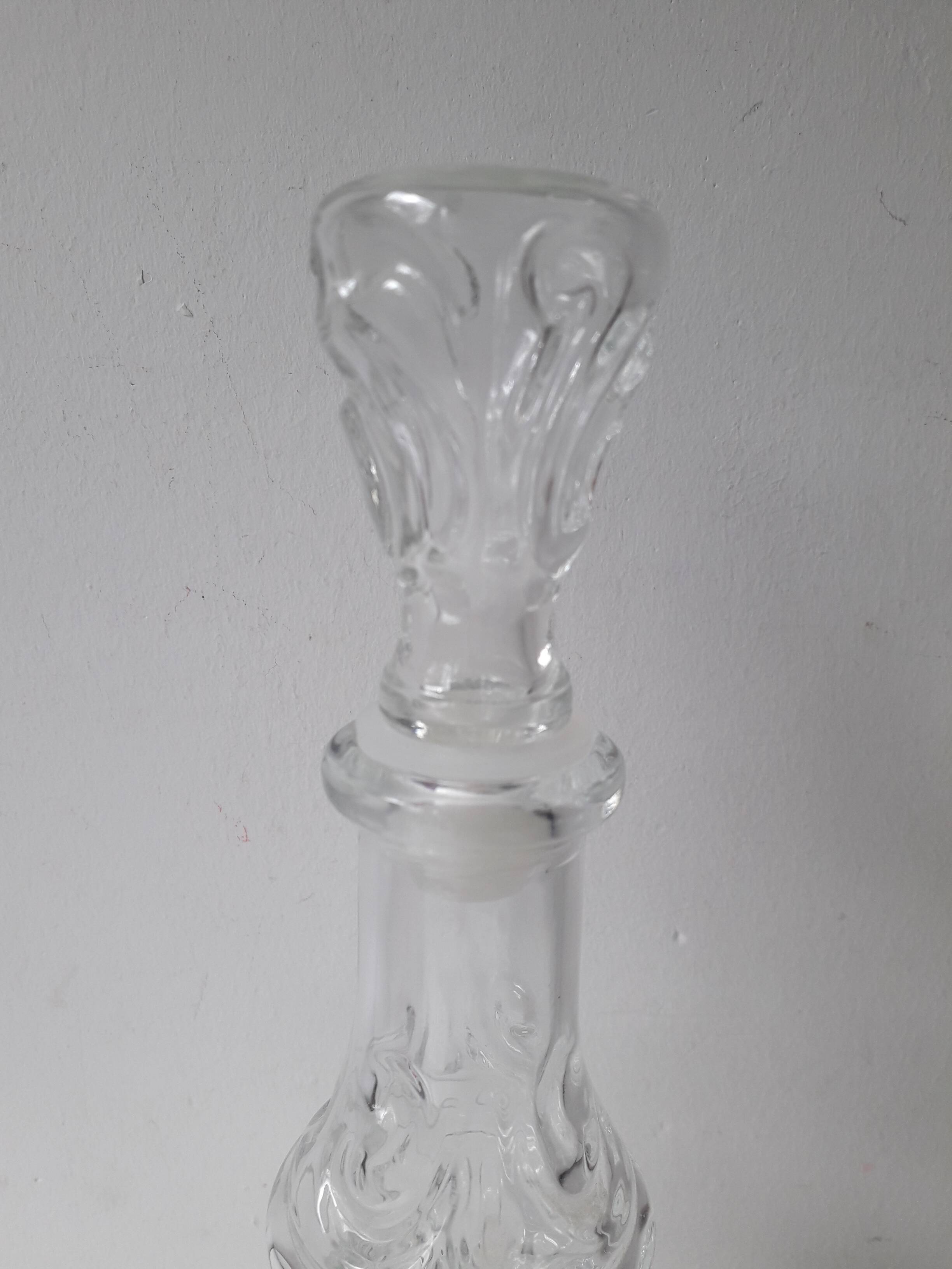 Ancienne carafe en verre structuré moulé + bouchon (année 60)