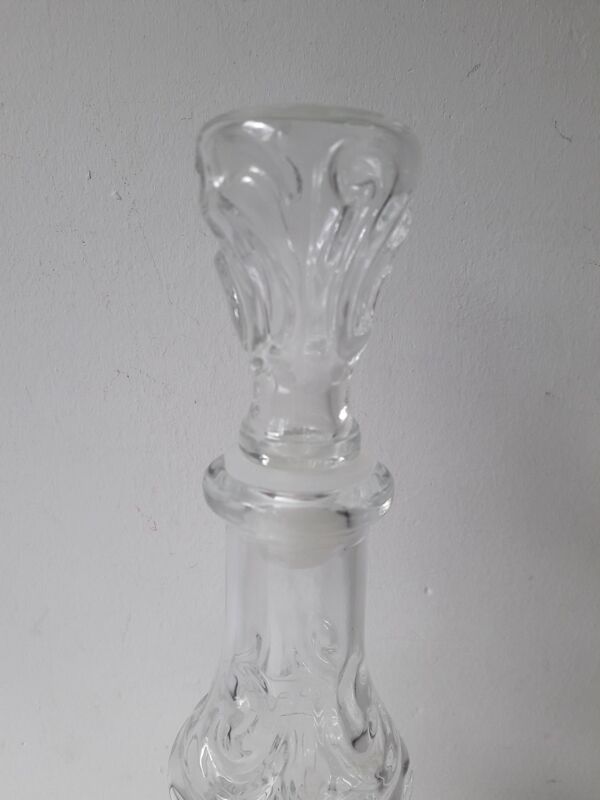 Ancienne carafe en verre structuré moulé + bouchon (année 60)