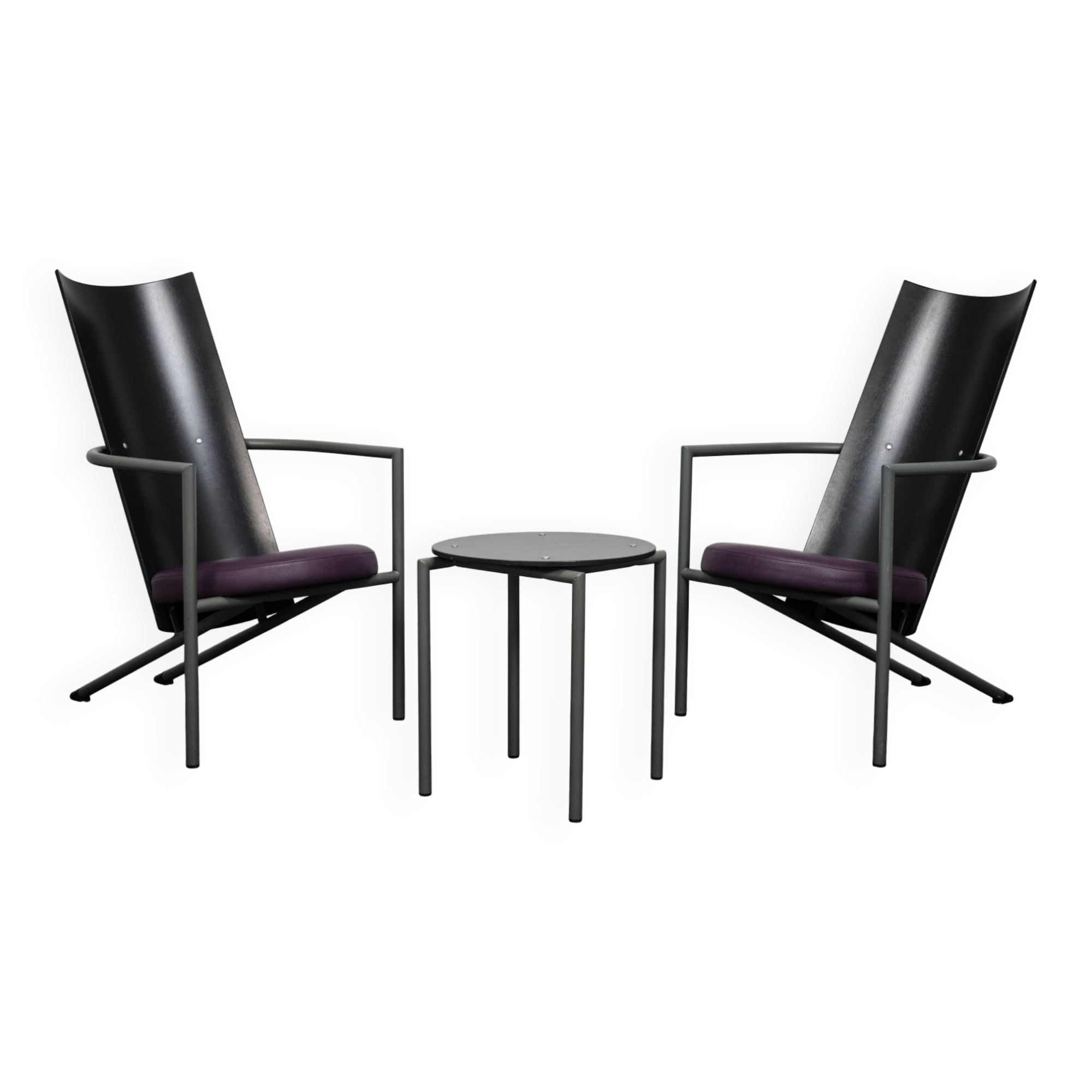 Pair of postmodern armchairs with side table (1980s)