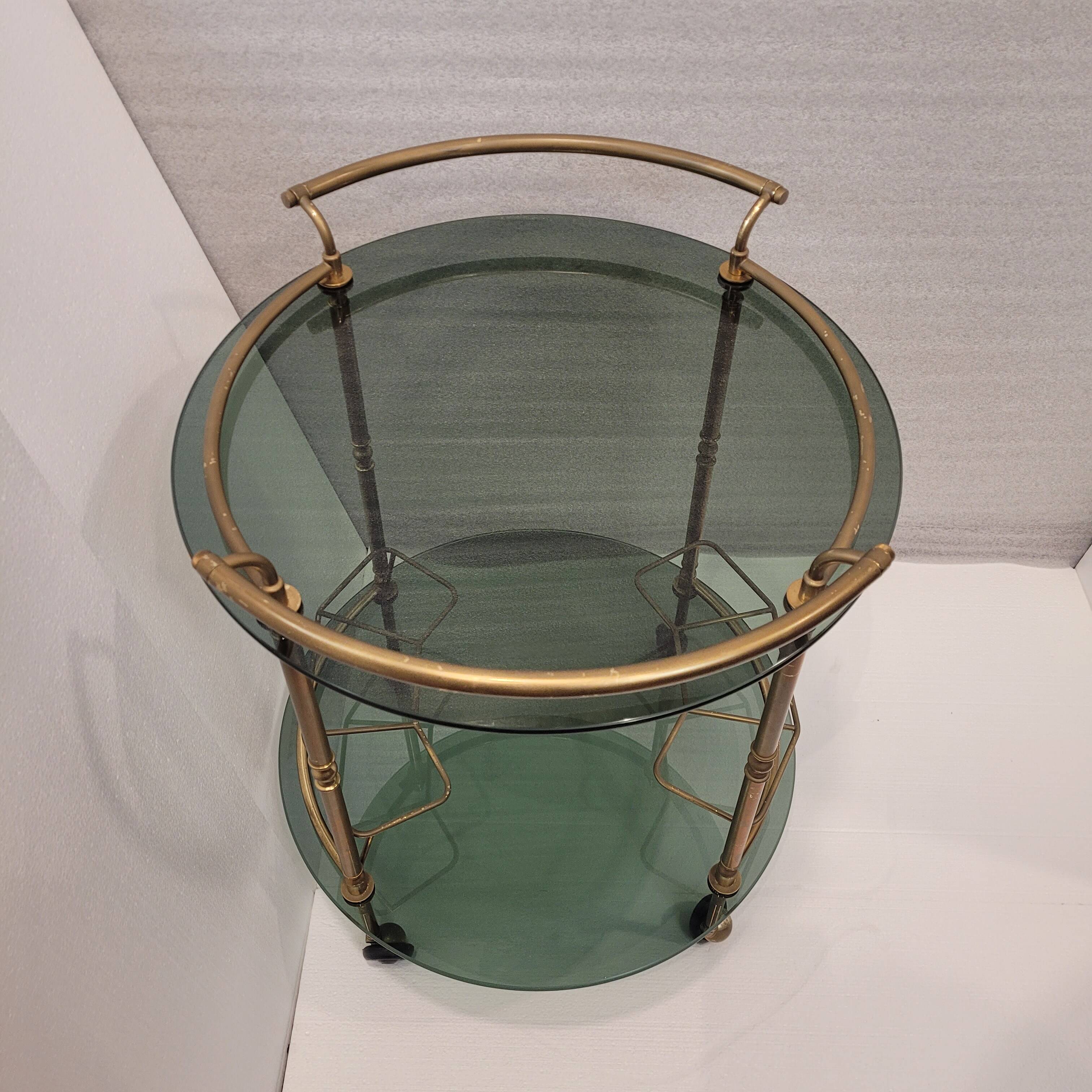 Auxiliary table / Barcart / Camarera Mid-century, Latón golden and crystal ahumado, 70's – Italia