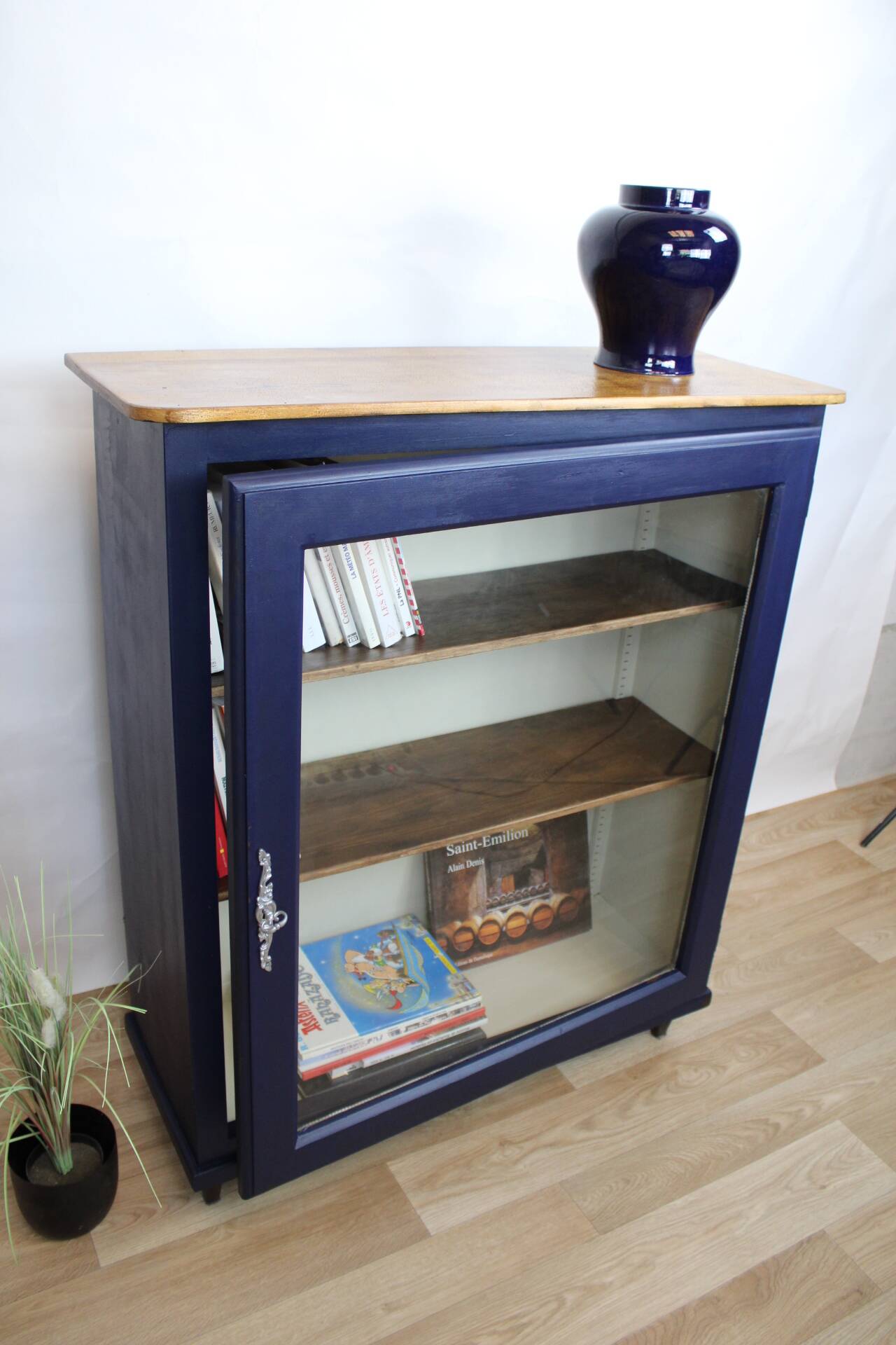 Low glass library