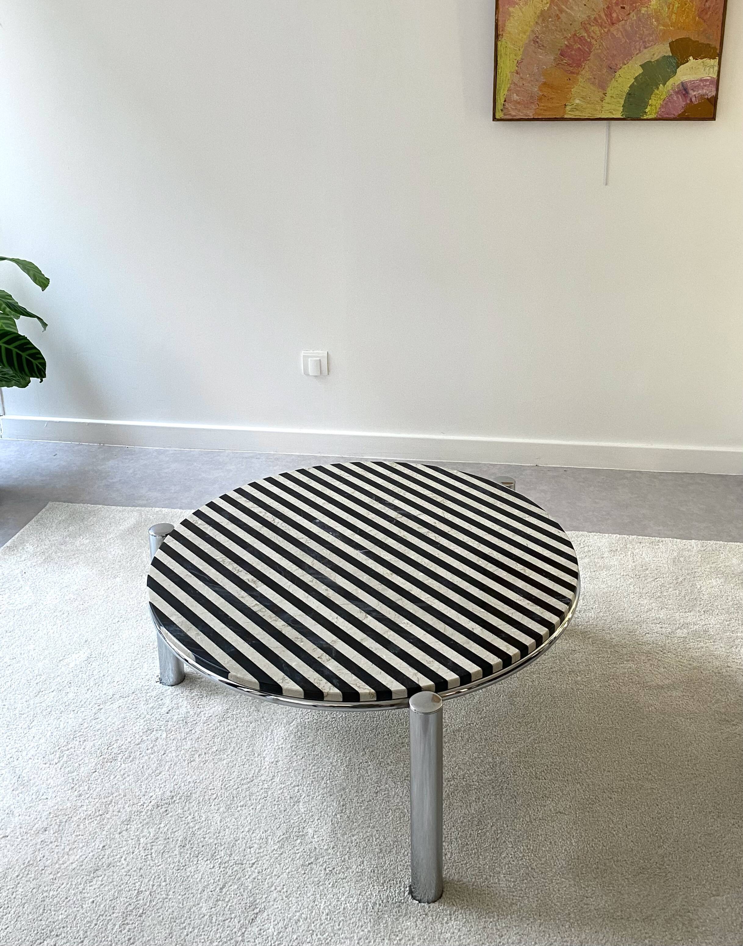 Table basse tripode, plateau en marbre crème et noir, vintage 1970