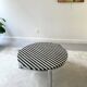 Table basse tripode, plateau en marbre crème et noir, vintage 1970