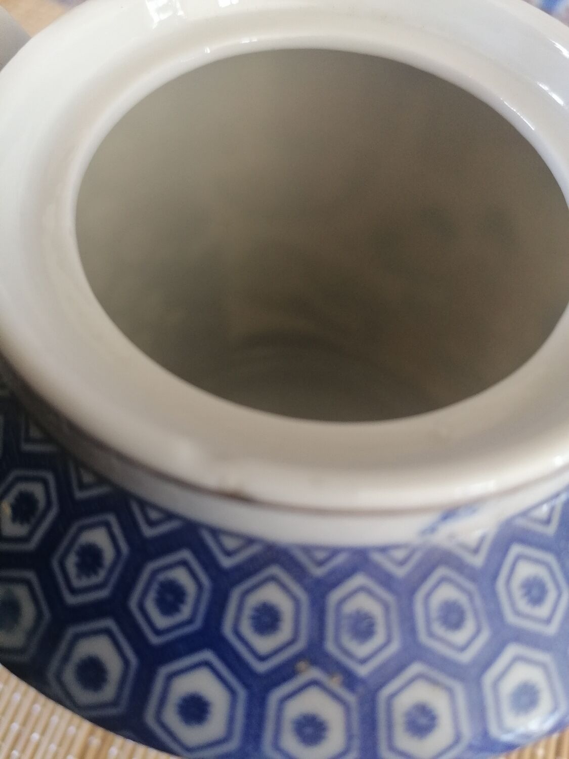 Japanese teapot "Geishas"