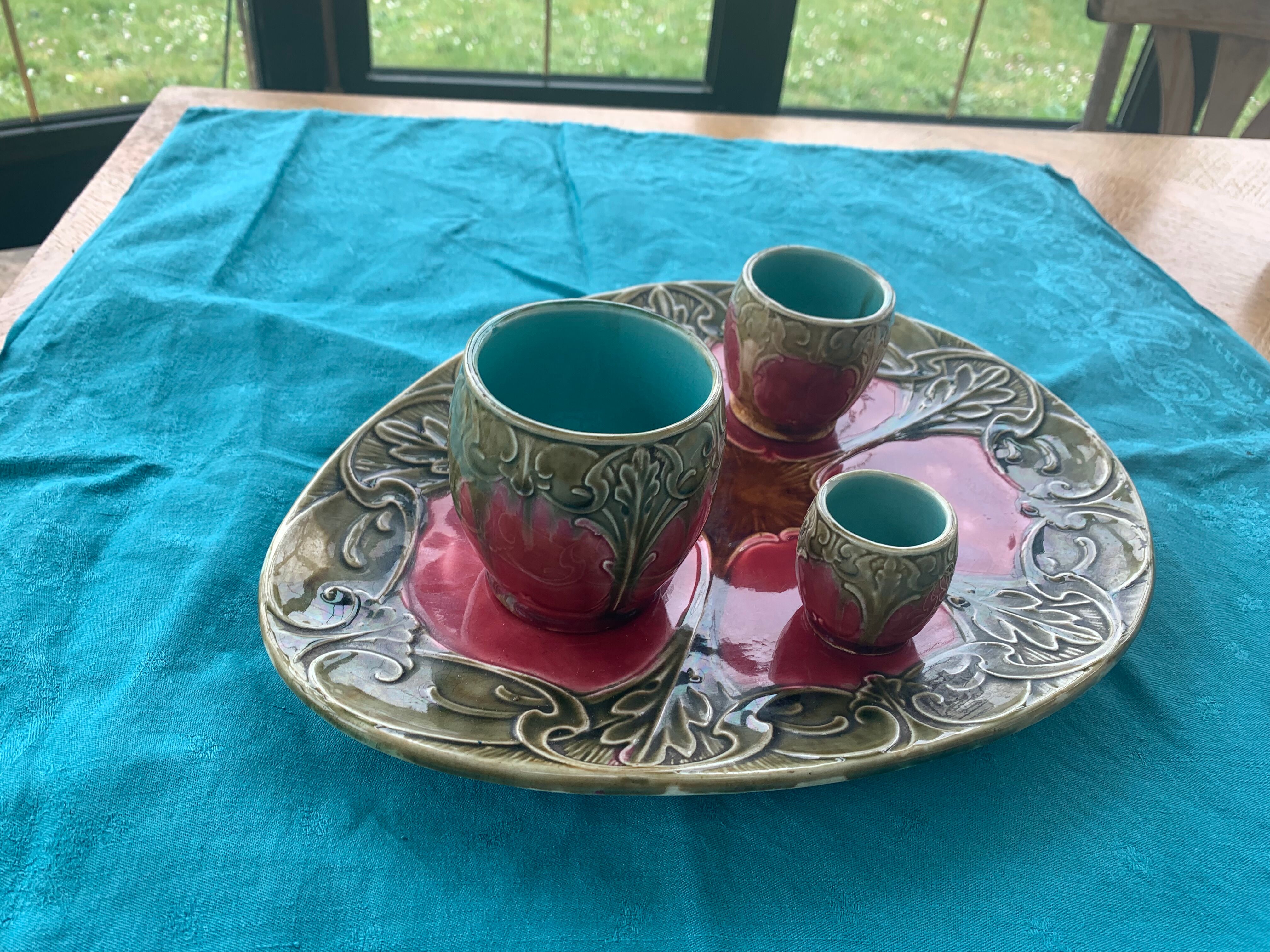 Set of art nouveau slurry consisting of a large dish and 3 small collector's jars