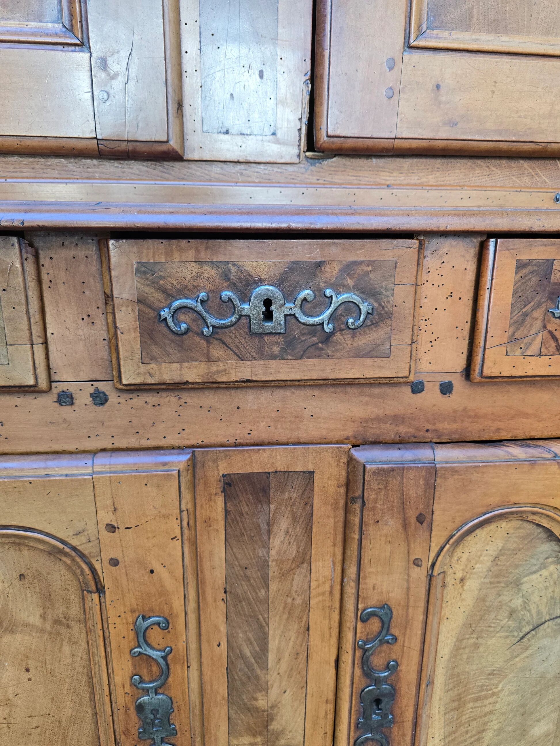 Louis XV two-body buffet in solid walnut – 18th century