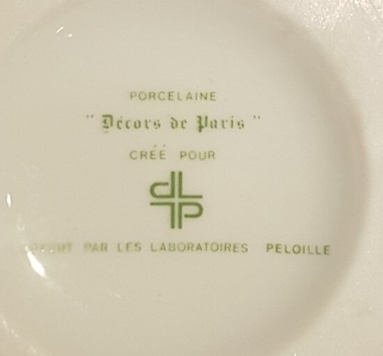 Porcelain pharmacy pot