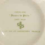 Porcelain pharmacy pot