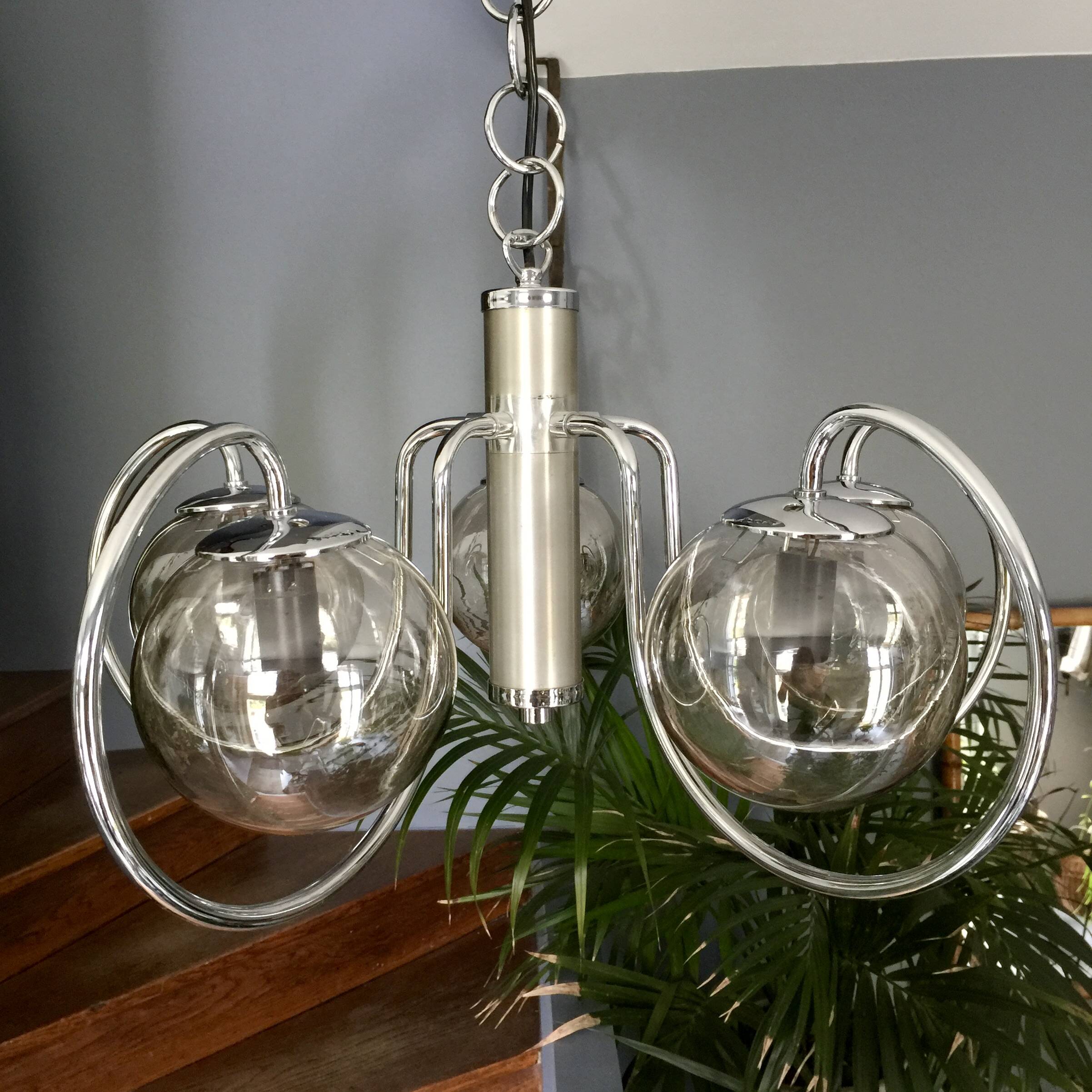 Lustre 5 boules chrome et verre fumé 1960