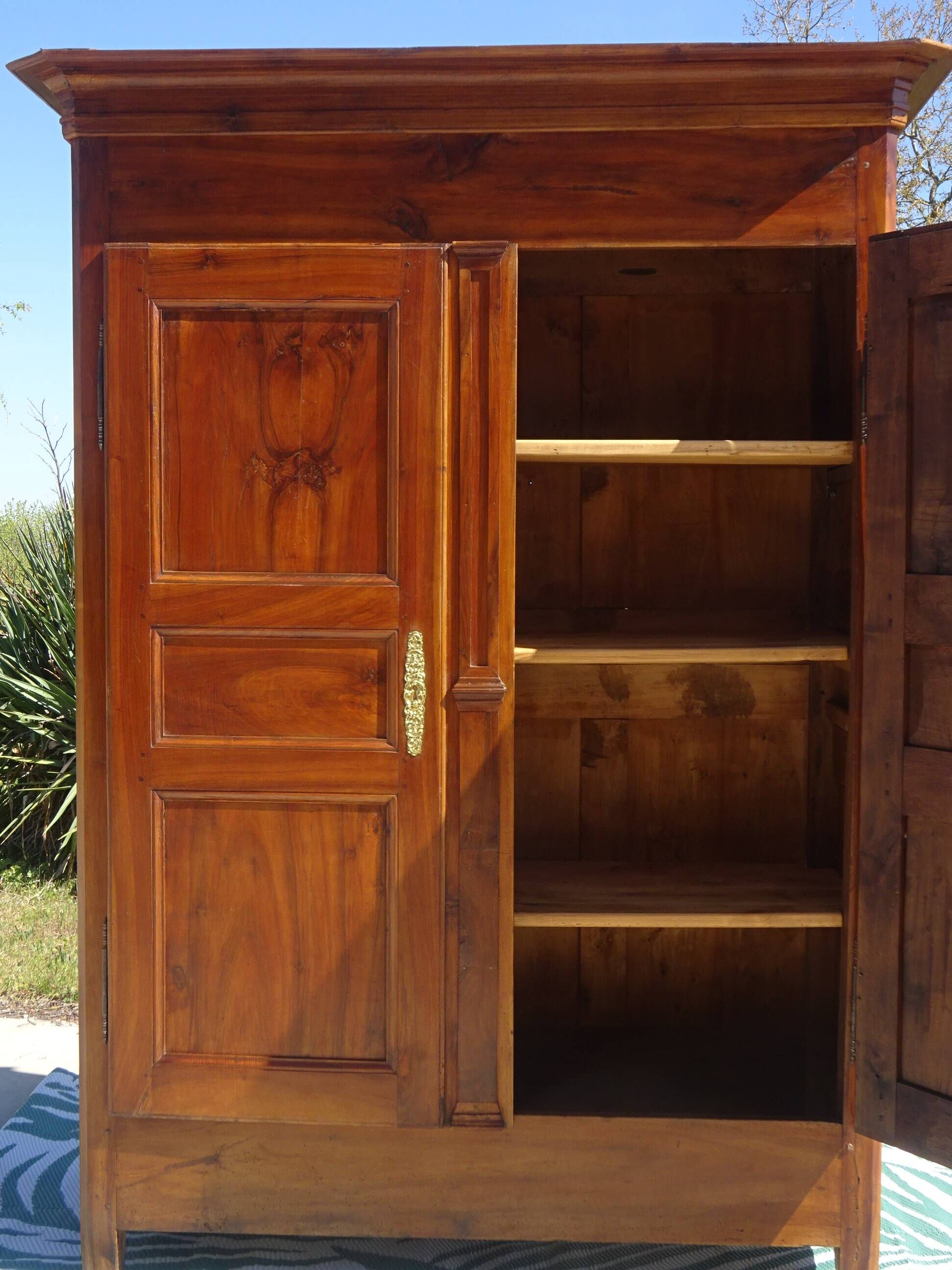 Ancienne armoire Louis Philippe en noyer