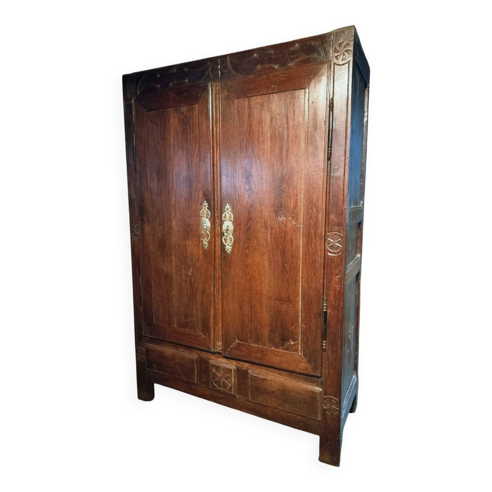 French oak armoire, late 17th - early 18th century, Louis XIV provincial style with hand-carved rosettes