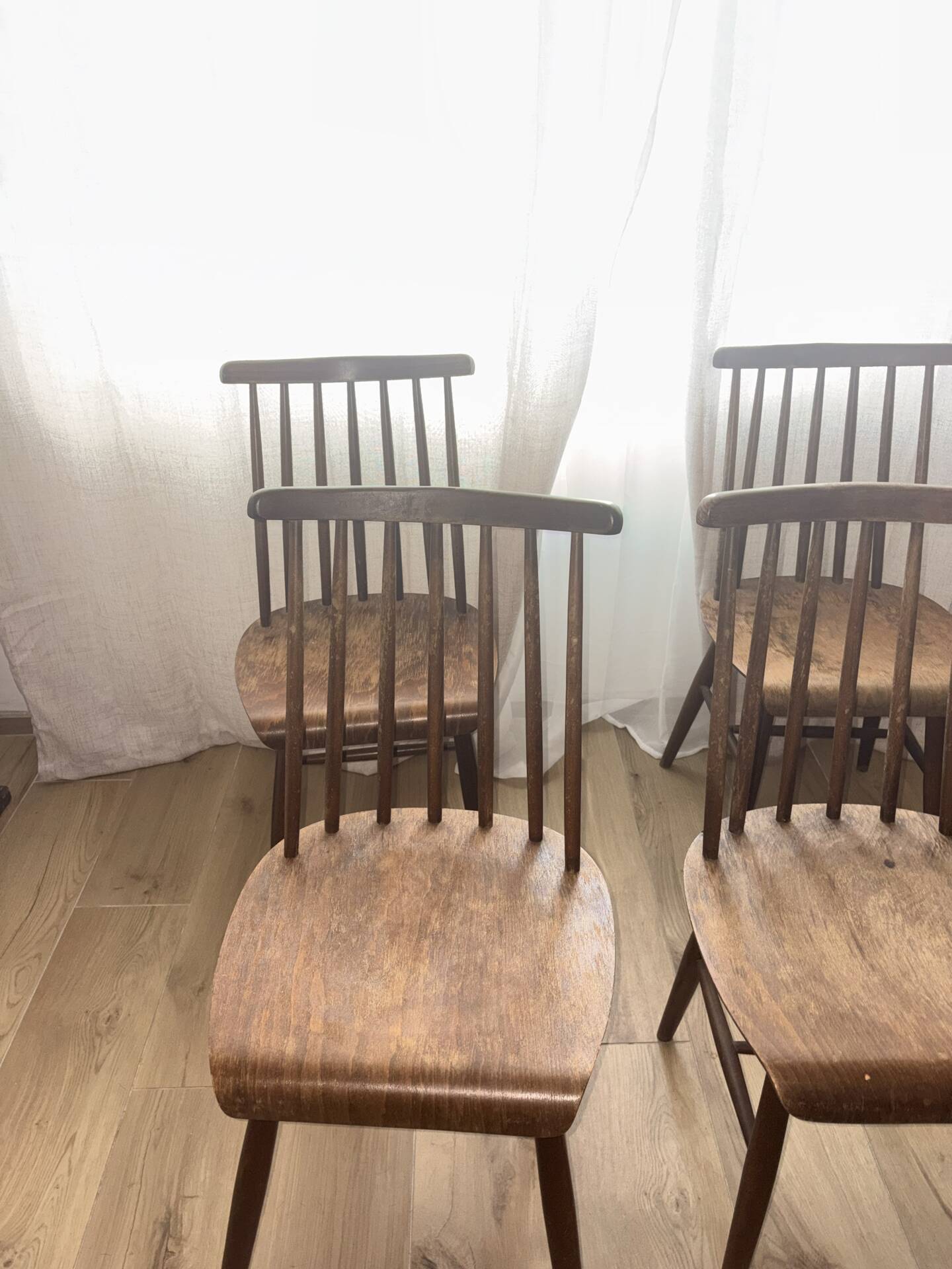 Chaise modèle Fanett