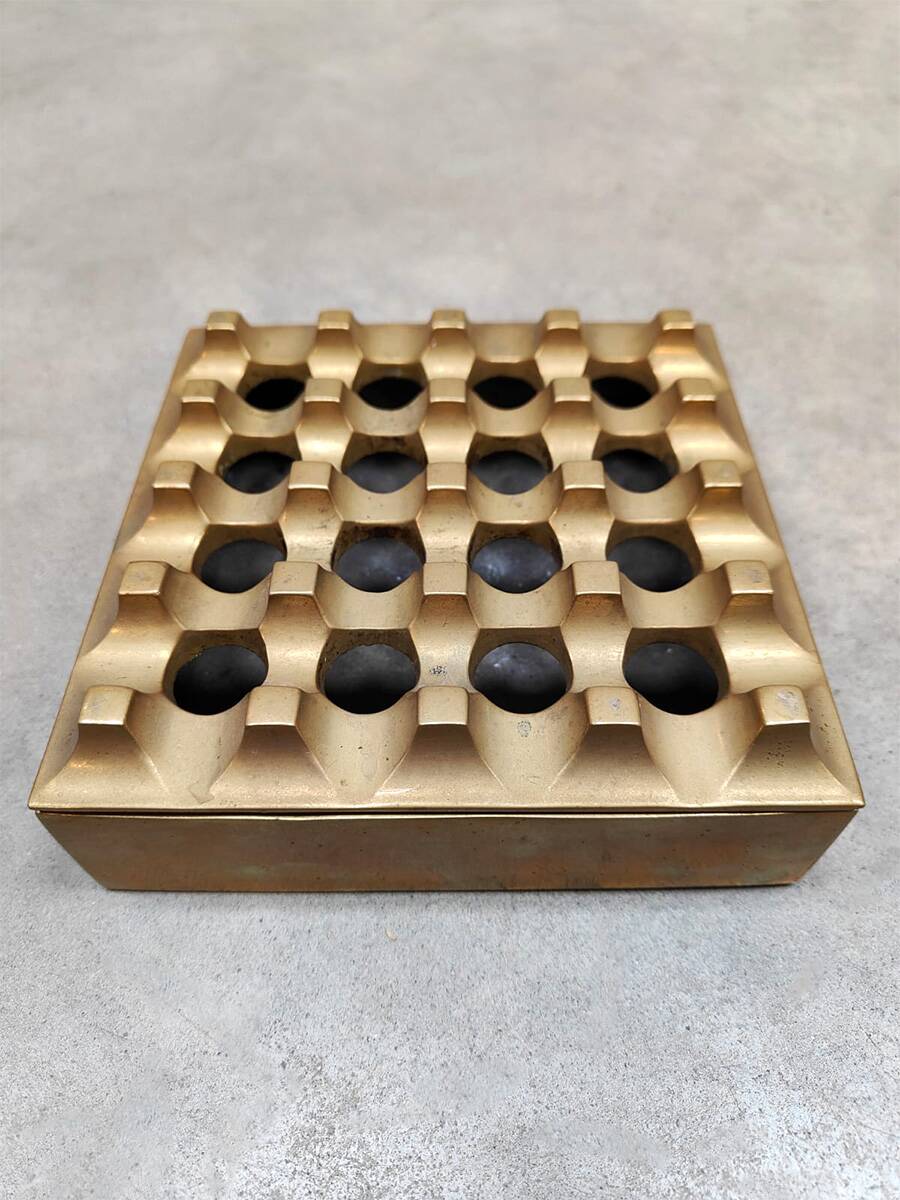 Cendrier en laiton Ultima de design suédois des années 50 par Holger Bäckström et Bo Ljungberg.