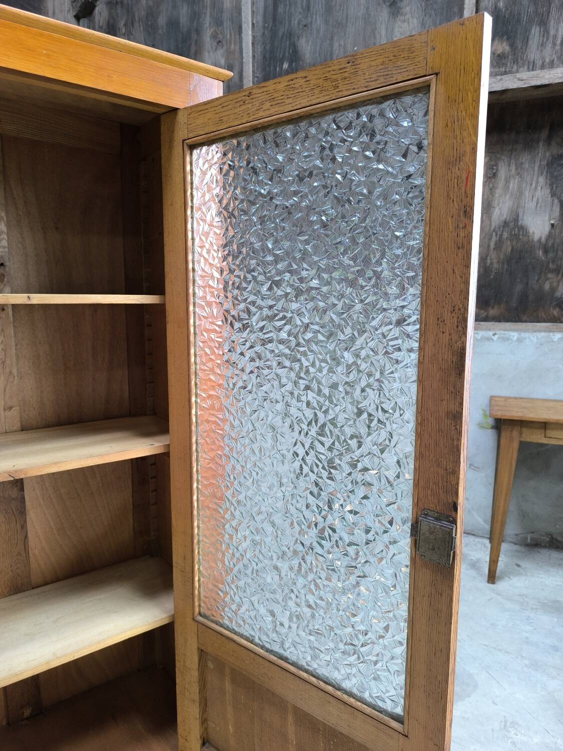 Armoire parisienne vitrée