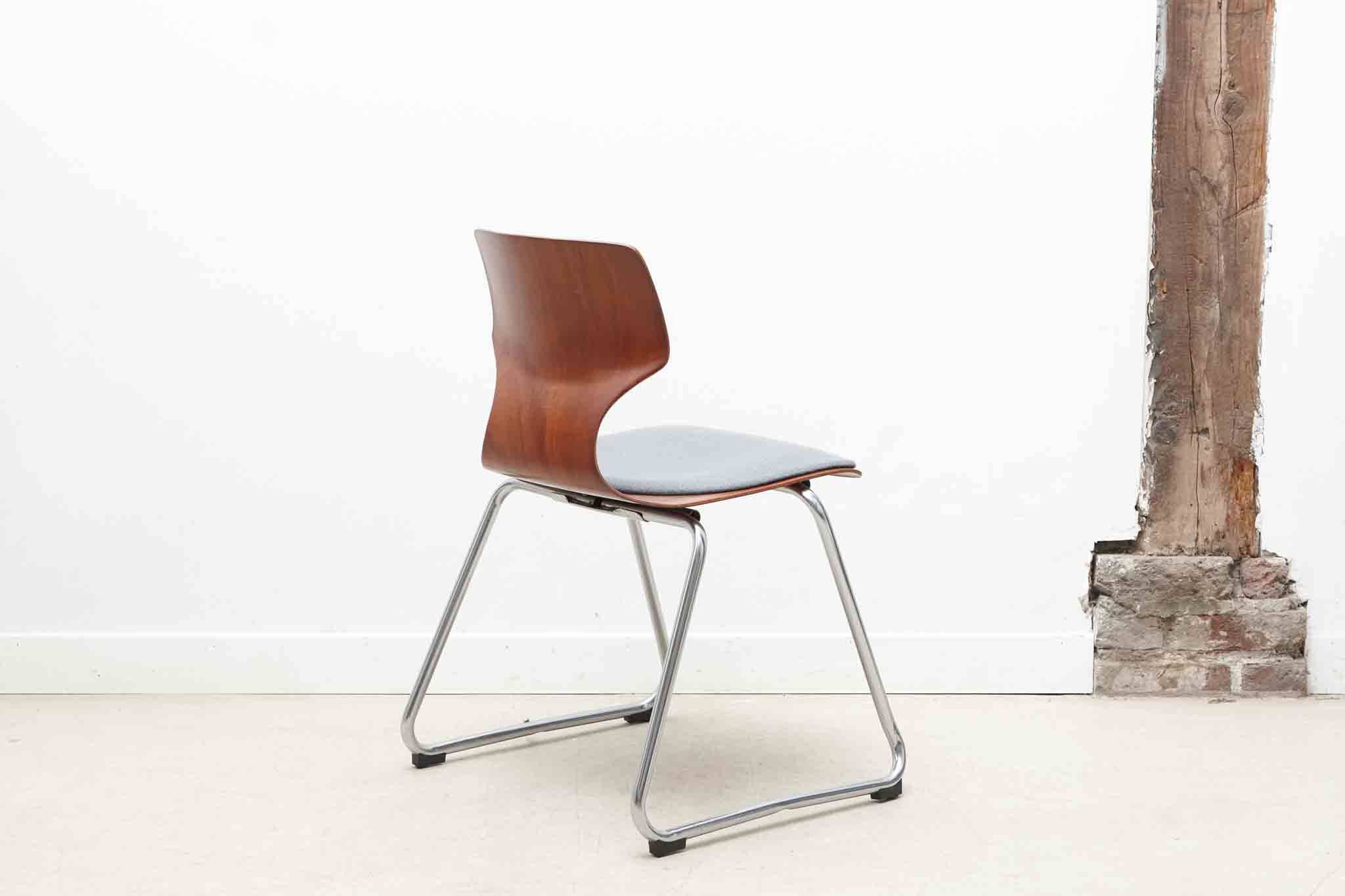 Flötotto sled chair with curved oak and chrome shell