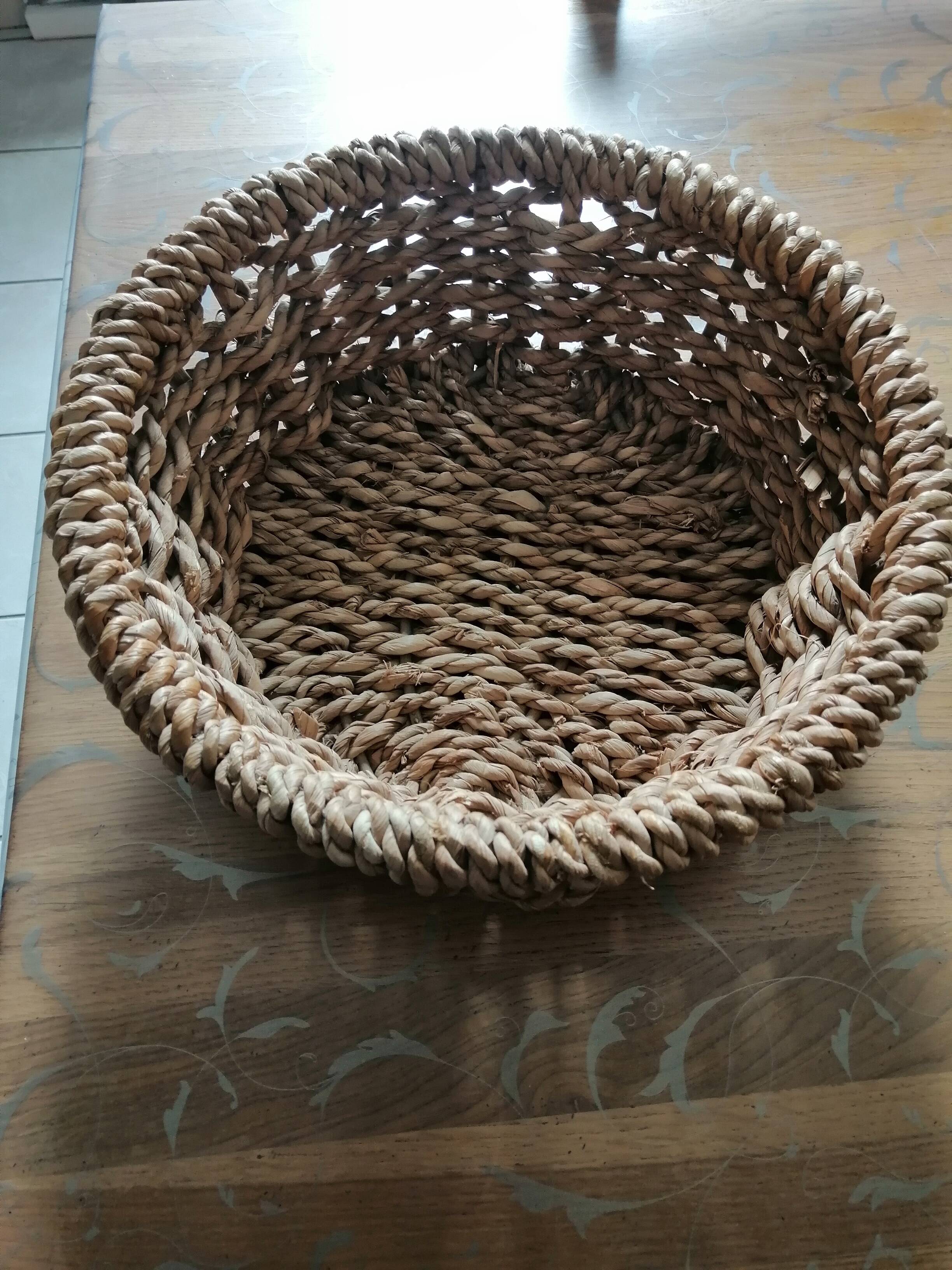 Woven round basket