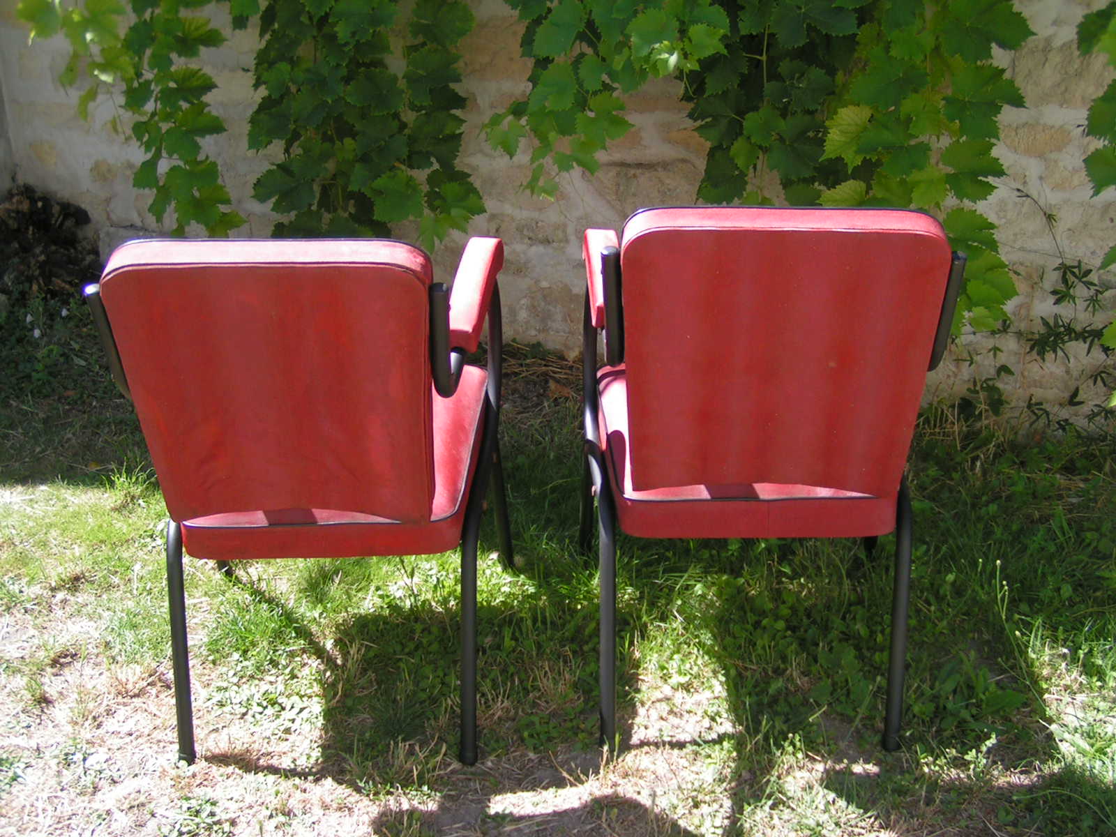 Chaises en skaï rouge années 60