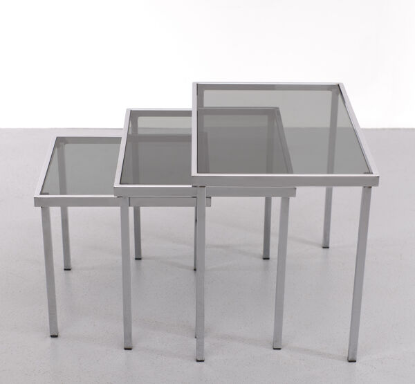 Tables gigognes cadre chromé verre fumé années 1970
